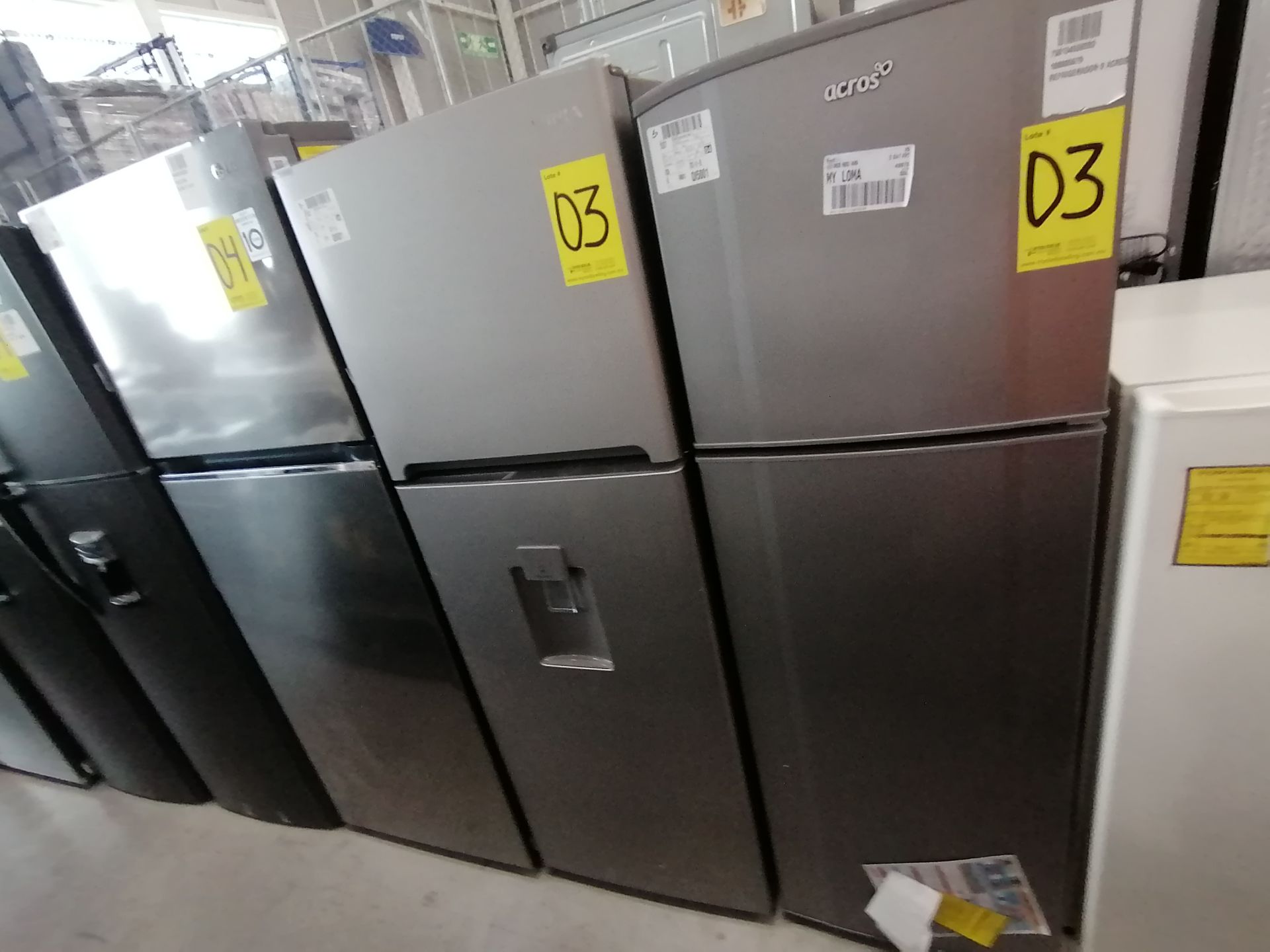 1 Refrigerador con Dispensador de Agua Marca Winia, Modelo DFR32210GMDX, Serie MR22N12620742, Color - Image 4 of 15