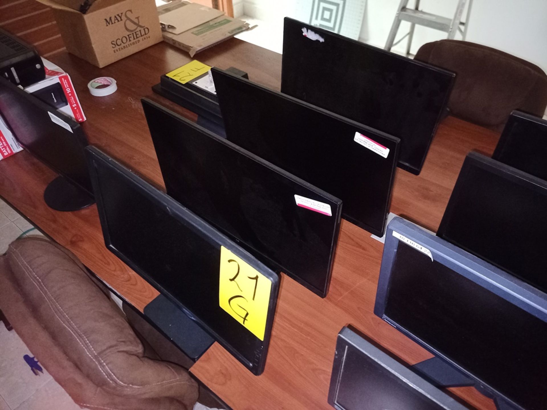 Lot of 6 Monitors contains: 6 Monitors of 17" brands Samsung, Acer, ADC, Dell. Please inspect. - Image 3 of 8