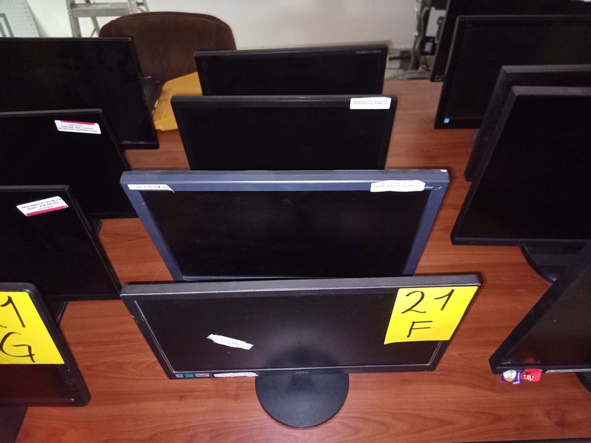 Lot of 6 Monitors contains: 6 Monitors of 17" brands Samsung, Acer, ADC, Dell. Please inspect.