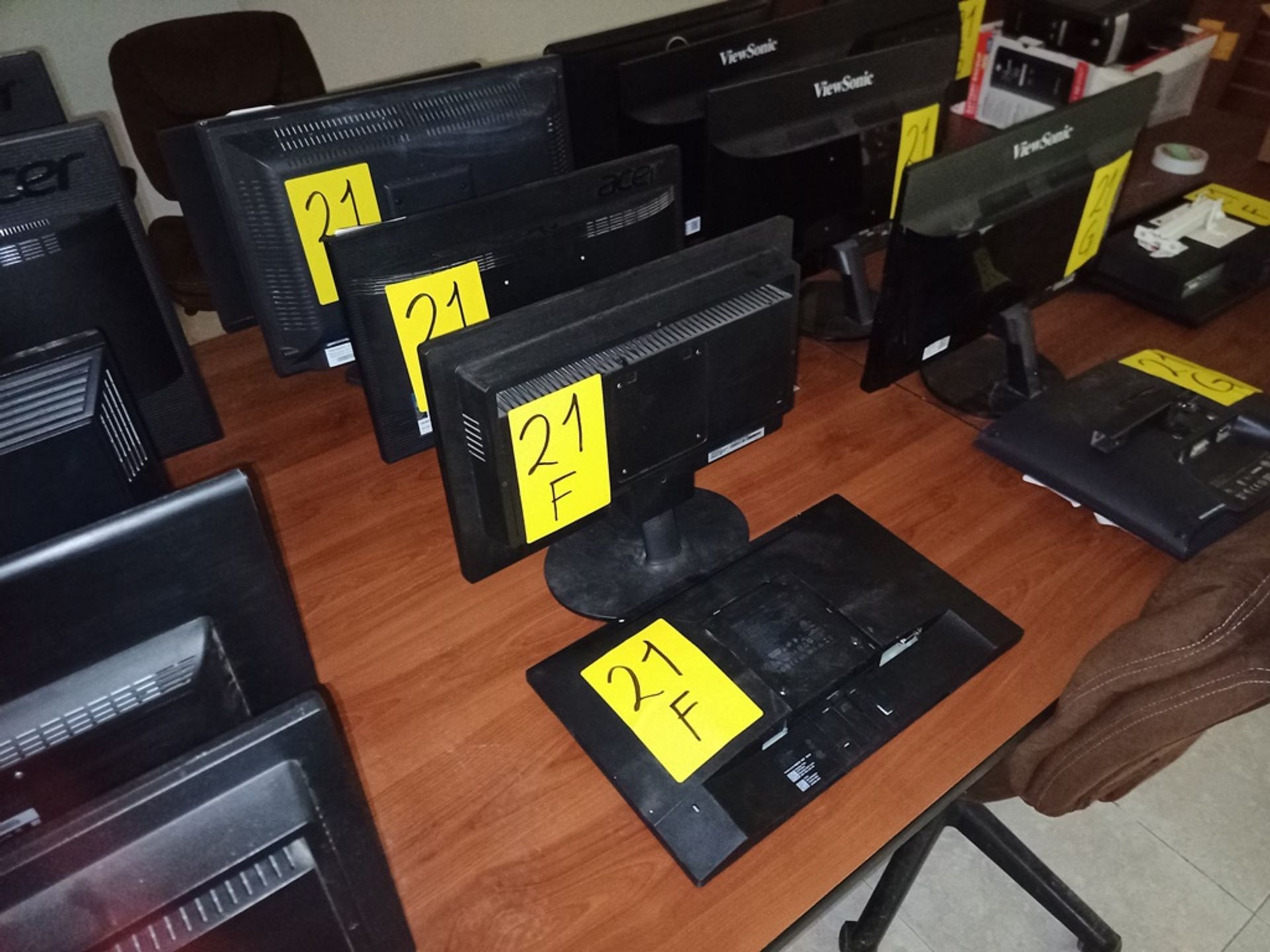 Lot of 6 Monitors contains: 6 Monitors of 17" brands Samsung, Acer, ADC, Dell. Please inspect. - Image 3 of 8