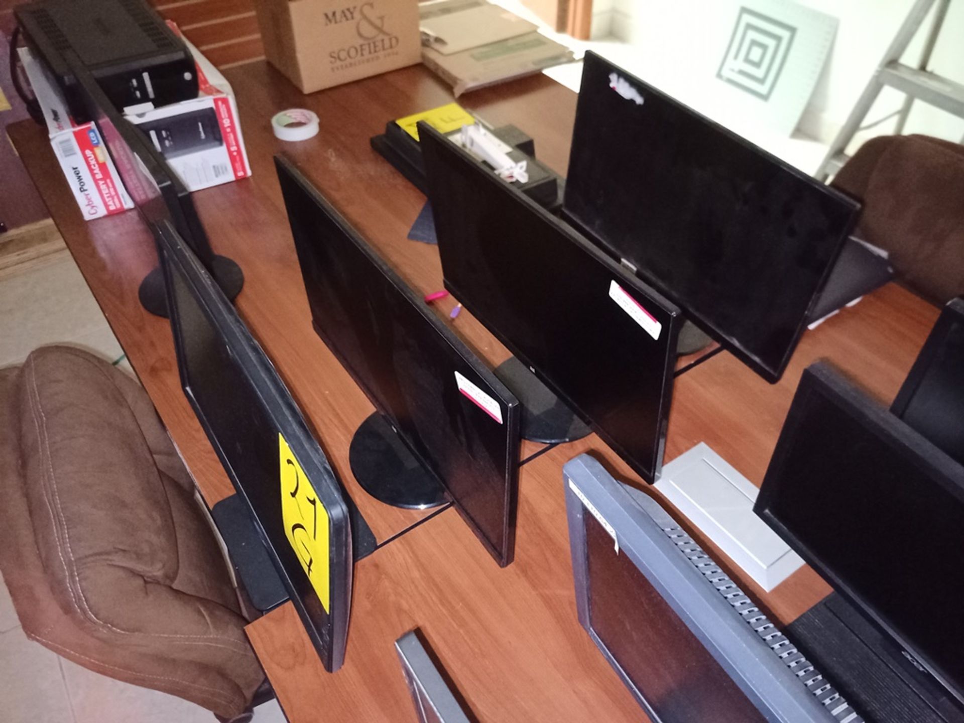 Lot of 6 Monitors contains: 6 Monitors of 17" brands Samsung, Acer, ADC, Dell. Please inspect. - Image 4 of 8