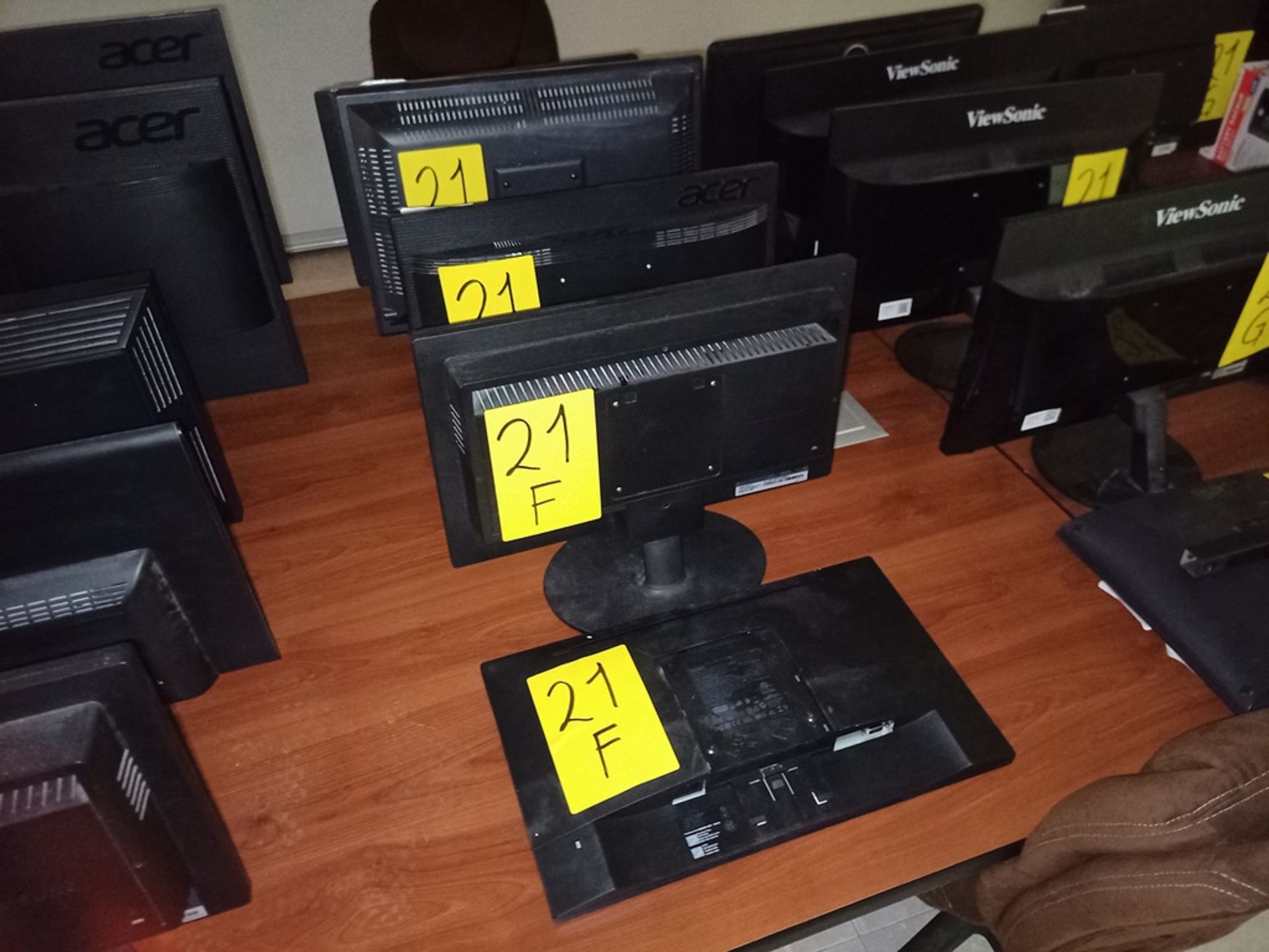 Lot of 6 Monitors contains: 6 Monitors of 17" brands Samsung, Acer, ADC, Dell. Please inspect. - Image 6 of 8