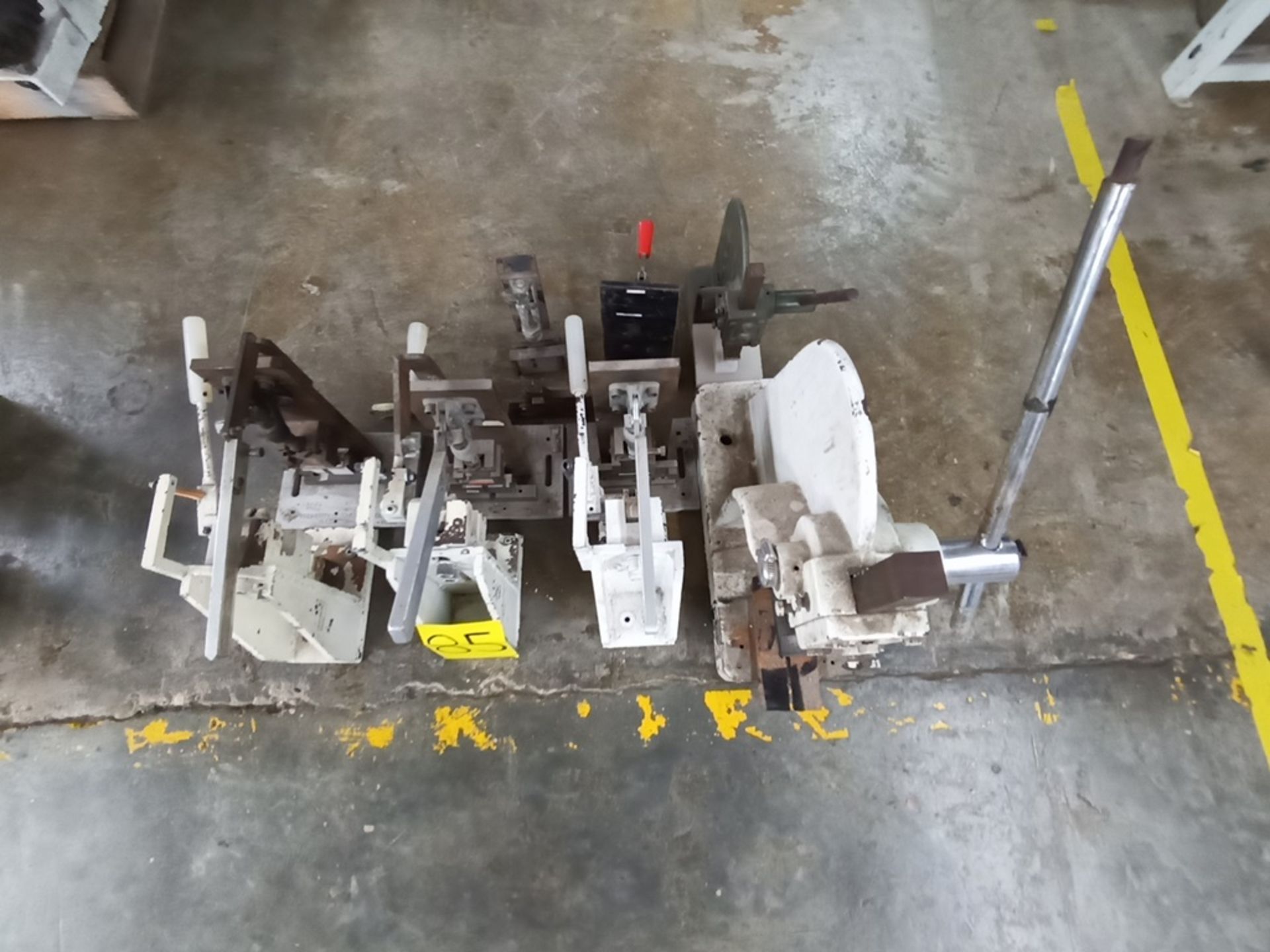 8 manual presses table diameter 65 x 40 (mm) pressure piston stroke 40 (mm) pressure piston - Image 13 of 15