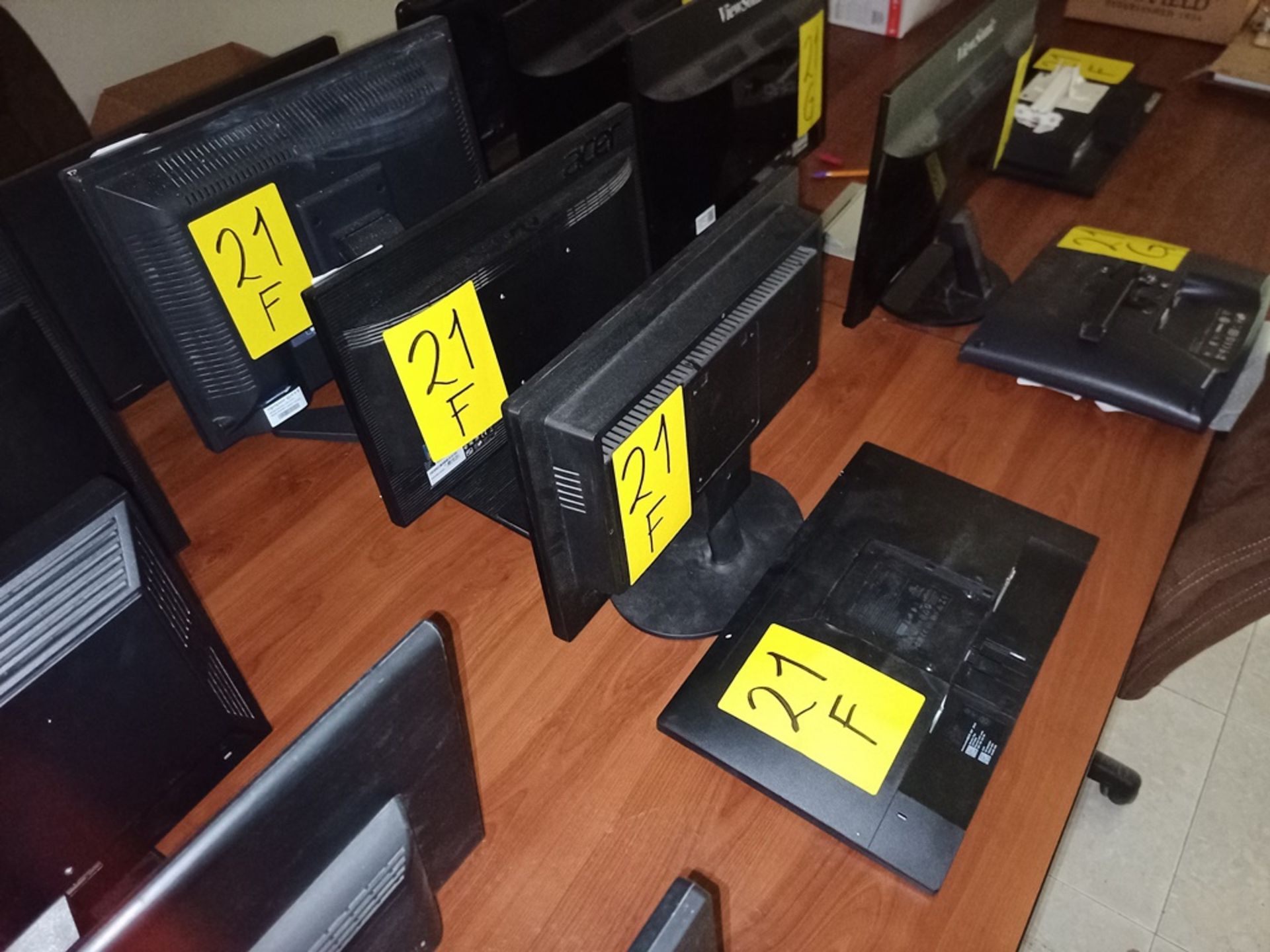 Lot of 6 Monitors contains: 6 Monitors of 17" brands Samsung, Acer, ADC, Dell. Please inspect. - Image 4 of 8
