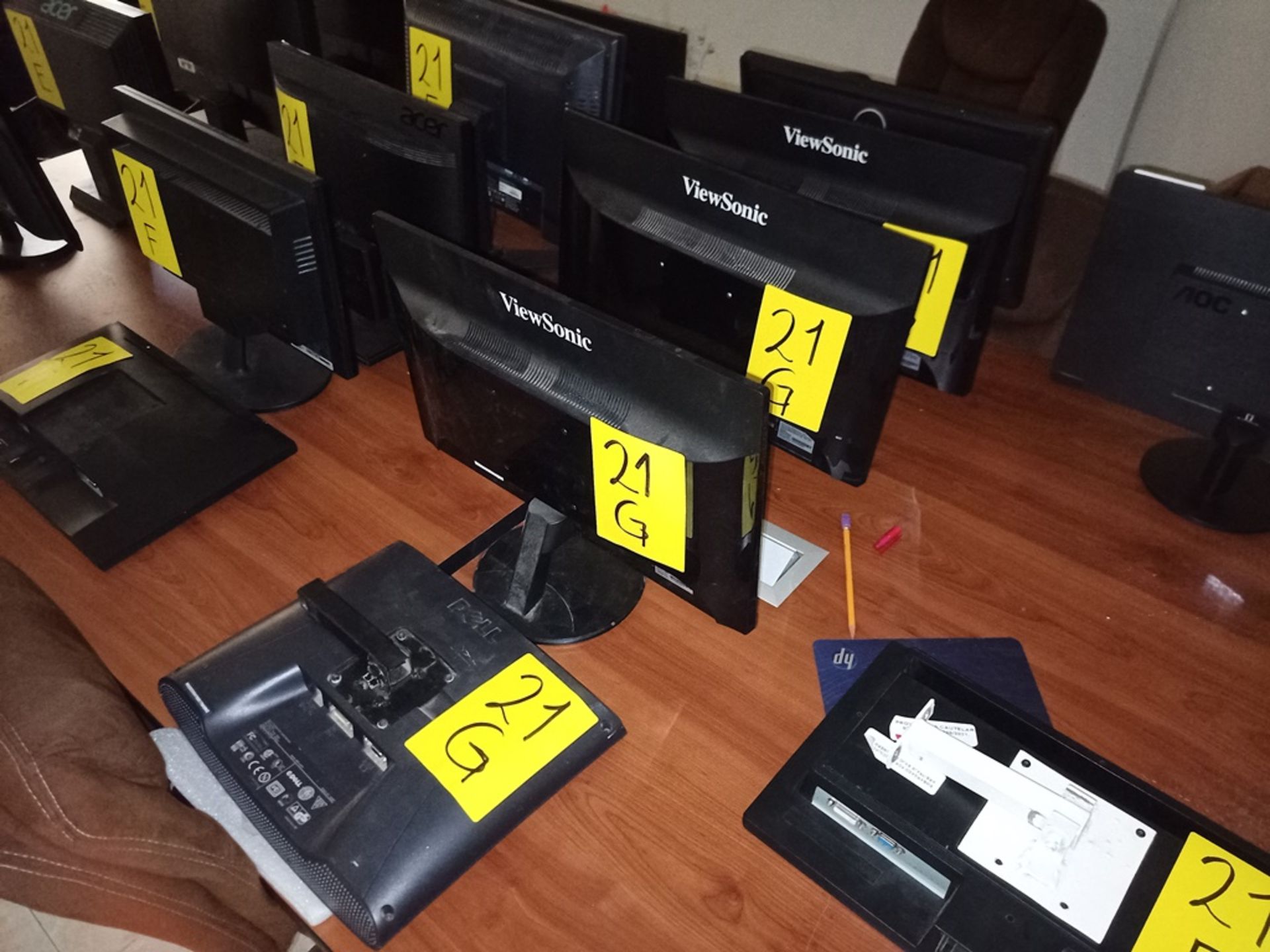 Lot of 6 Monitors contains: 6 Monitors of 17" brands Samsung, Acer, ADC, Dell. Please inspect. - Image 6 of 8