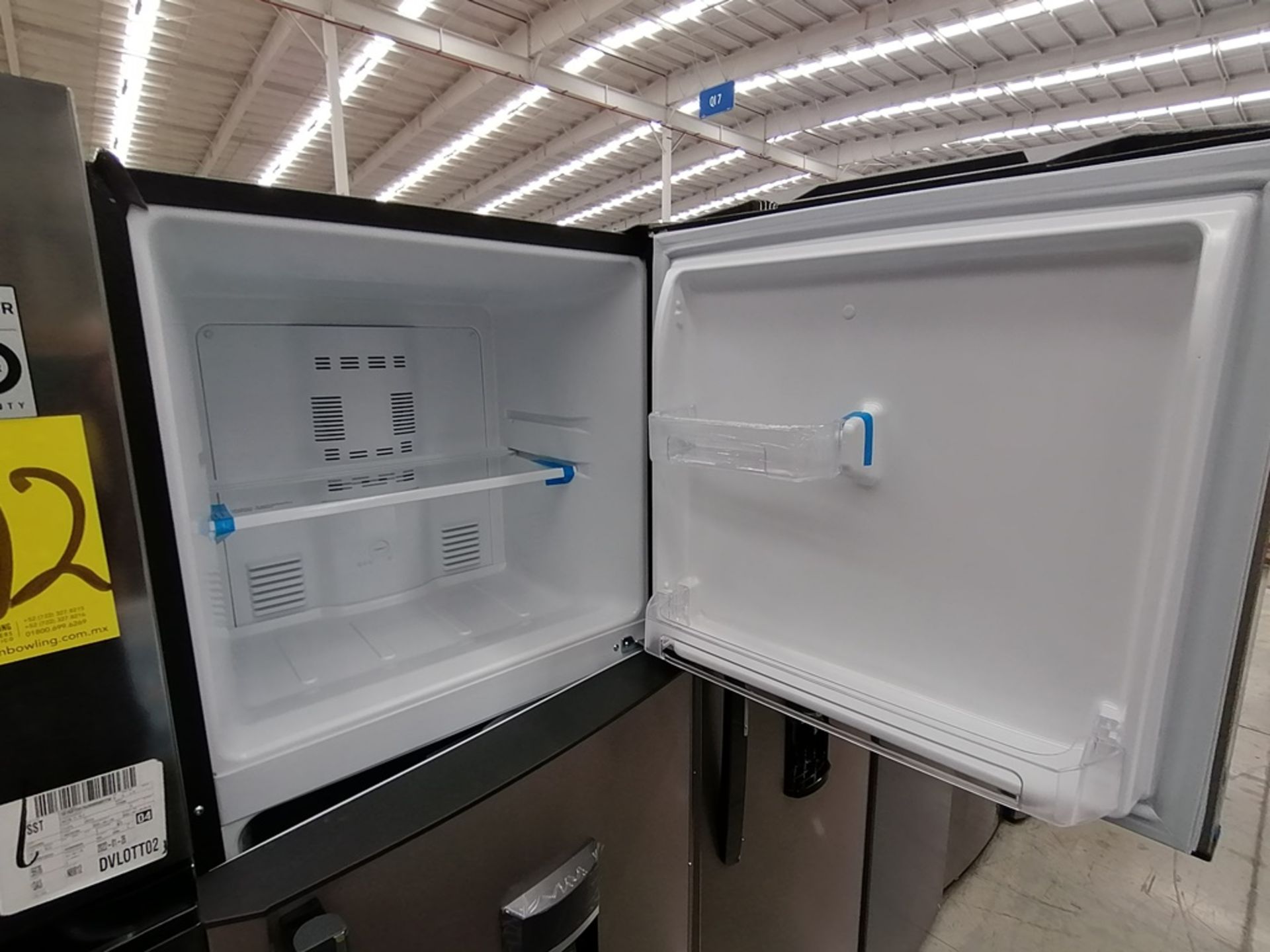 1 Refrigerador con Dispensador de Agua Marca Mabe, Color Gris, Modelo RMA300FJMR, Serie 2112B707142 - Image 10 of 13