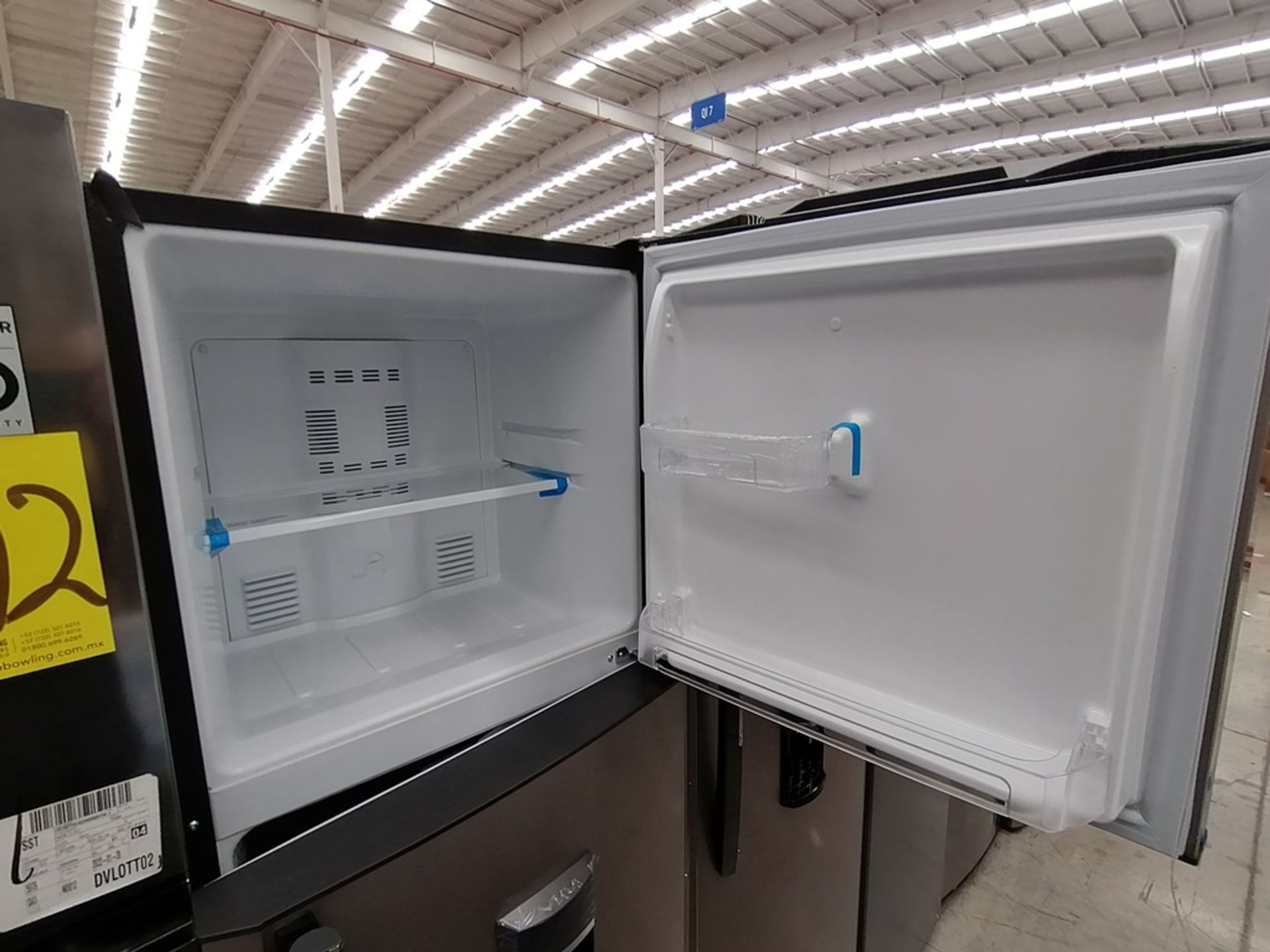 1 Refrigerador con Dispensador de Agua Marca Mabe, Color Gris, Modelo RMA300FJMR, Serie 2112B707142 - Image 9 of 13