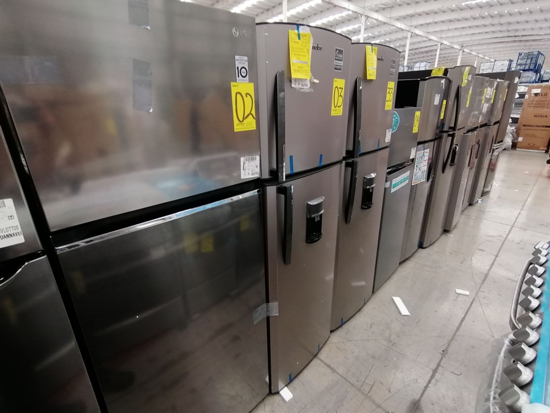 1 Refrigerador con Dispensador de Agua Marca Mabe, Color Gris, Modelo RMA300FJMR, Serie 2112B707142 - Image 8 of 13