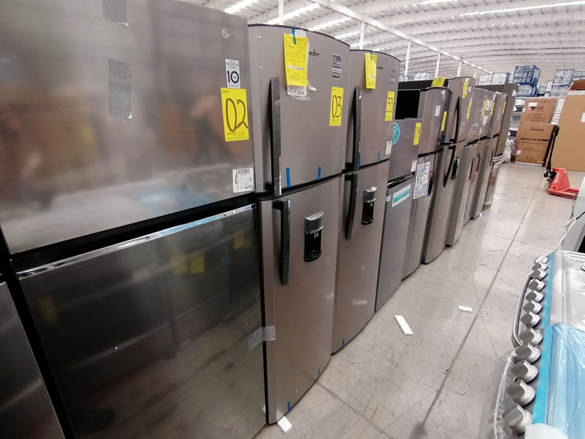 1 Refrigerador con Dispensador de Agua Marca Mabe, Color Gris, Modelo RMA300FJMR, Serie 2112B707142 - Image 6 of 13