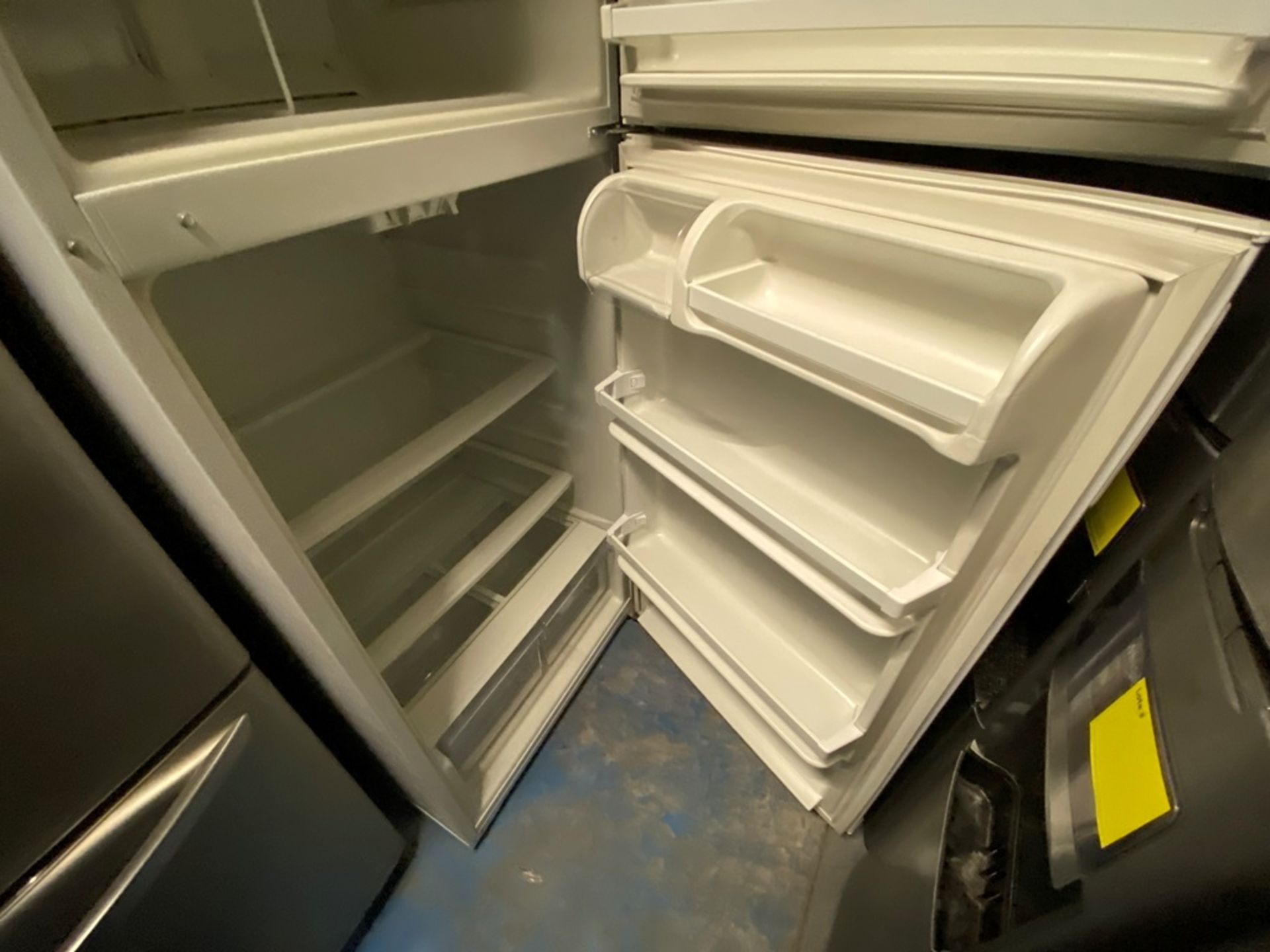 Refrigerador Marca Whirlpool, Modelo WT8002Q Serie VS02347731, Color Blanco Detalles estéticos, fav - Image 9 of 11