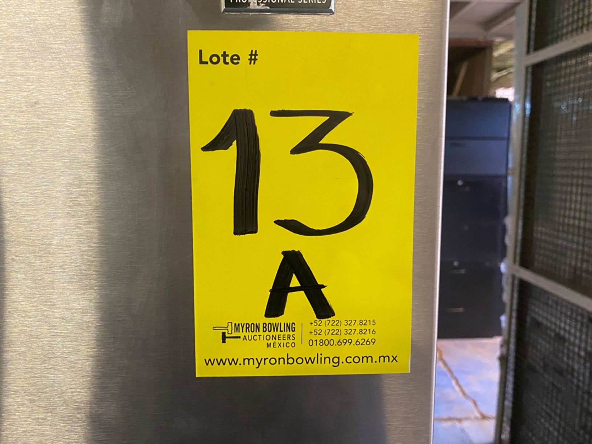 Lote Conformado por 1 Refrigerador marca Frigidaire color gris, Modelo FRT22TSEB5, Serie LA8440700, - Image 11 of 11