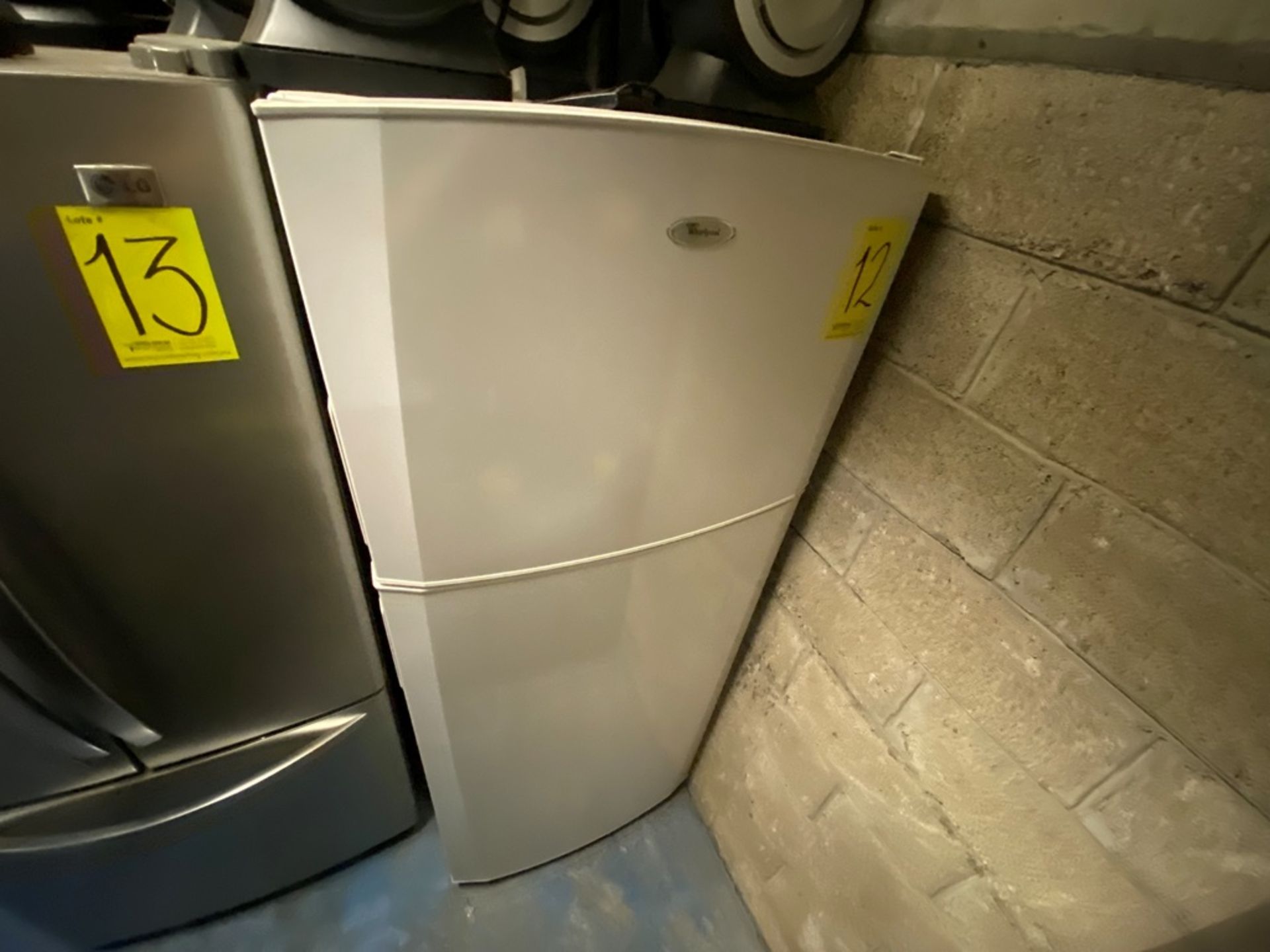 Refrigerador Marca Whirlpool, Modelo WT8002Q Serie VS02347731, Color Blanco Detalles estéticos, fav