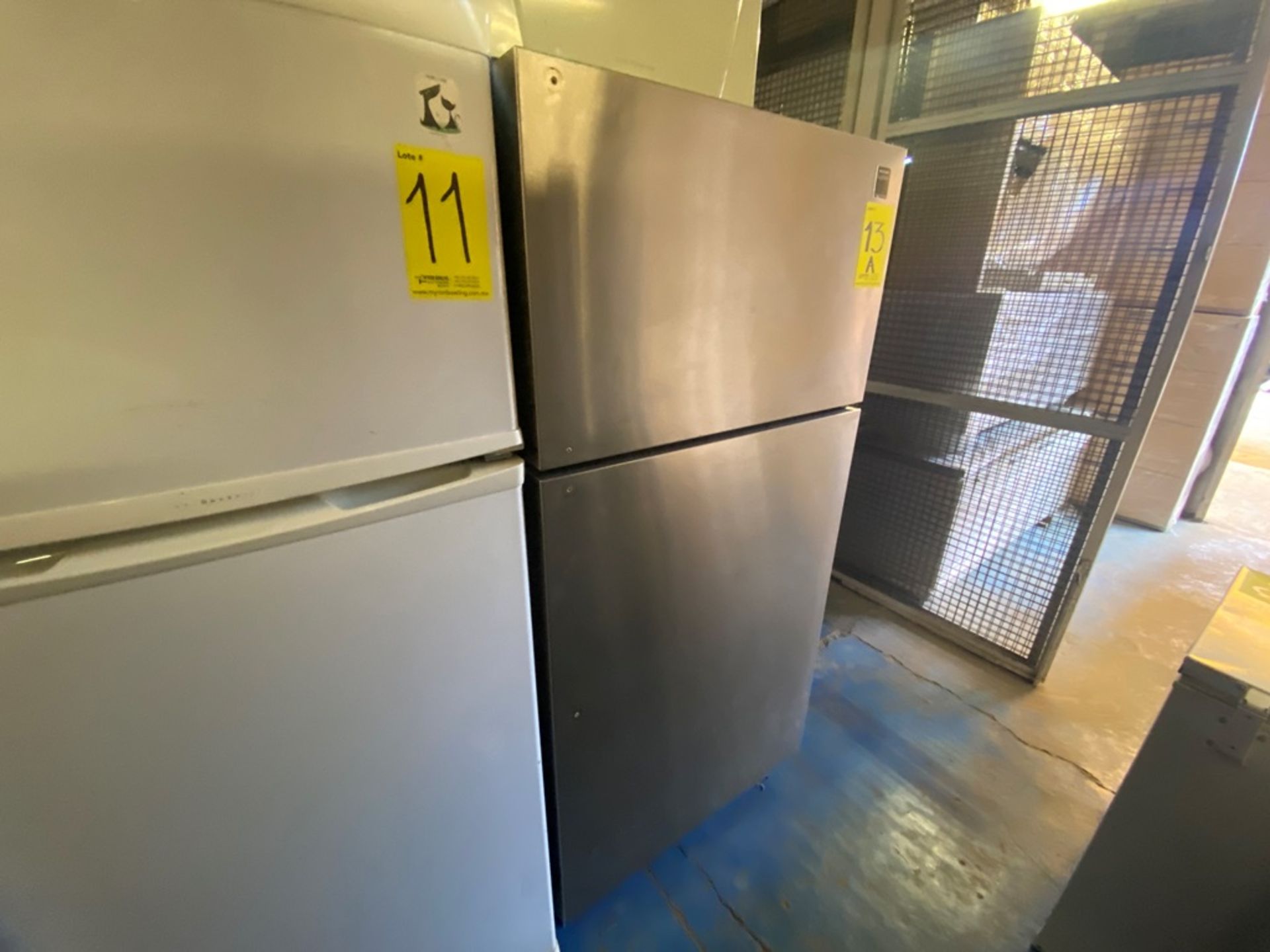 Lote Conformado por 1 Refrigerador marca Frigidaire color gris, Modelo FRT22TSEB5, Serie LA8440700, - Image 5 of 11