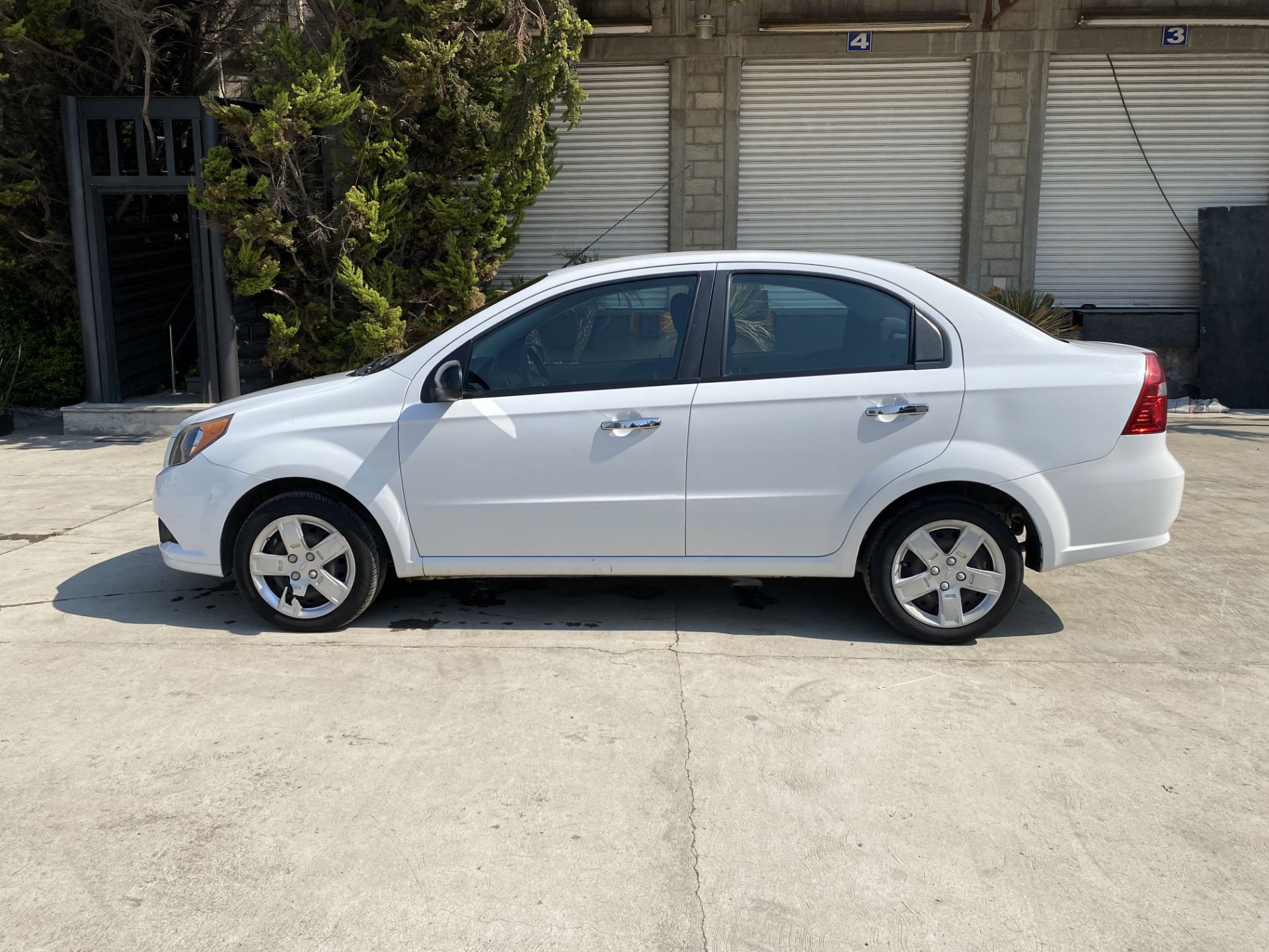 Vehículo marca Chevrolet, Tipo AVEO, Modelo 2017, No. de Serie 3G1TB5CFXHL116267, Transmisión manua - Image 2 of 33