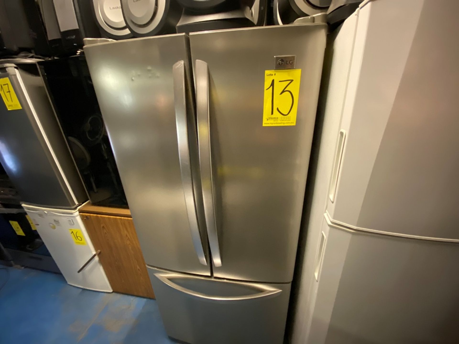 Refrigerador Marca LG, Modelo GMB209JTAH, Serie 110MRTT0U625, Color gris Detalles estéticos, favor