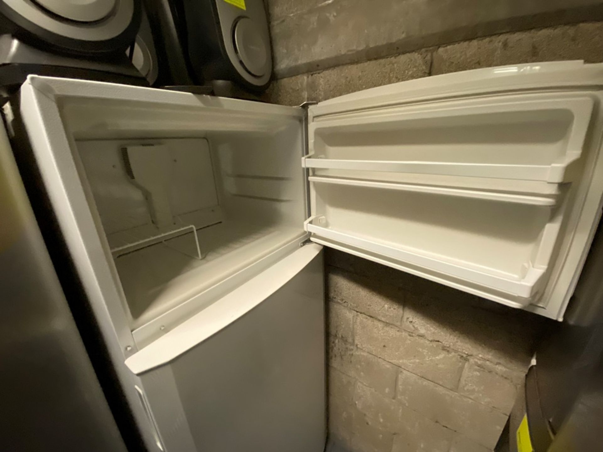Refrigerador Marca Whirlpool, Modelo WT8002Q Serie VS02347731, Color Blanco Detalles estéticos, fav - Image 8 of 11