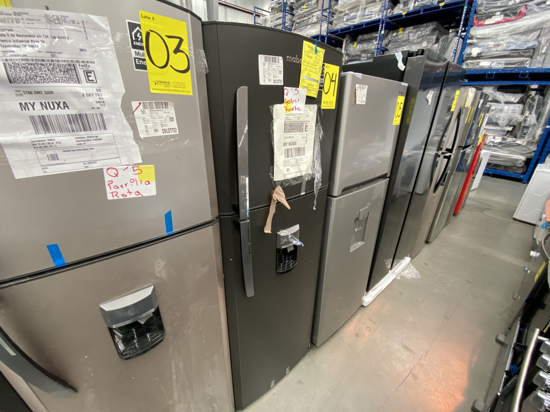 Lote de 1 Refrigerador con dispensador de Agua, Marca Mabe, Modelo RMA300FJMR, Serie 2204B704727, C - Image 5 of 13