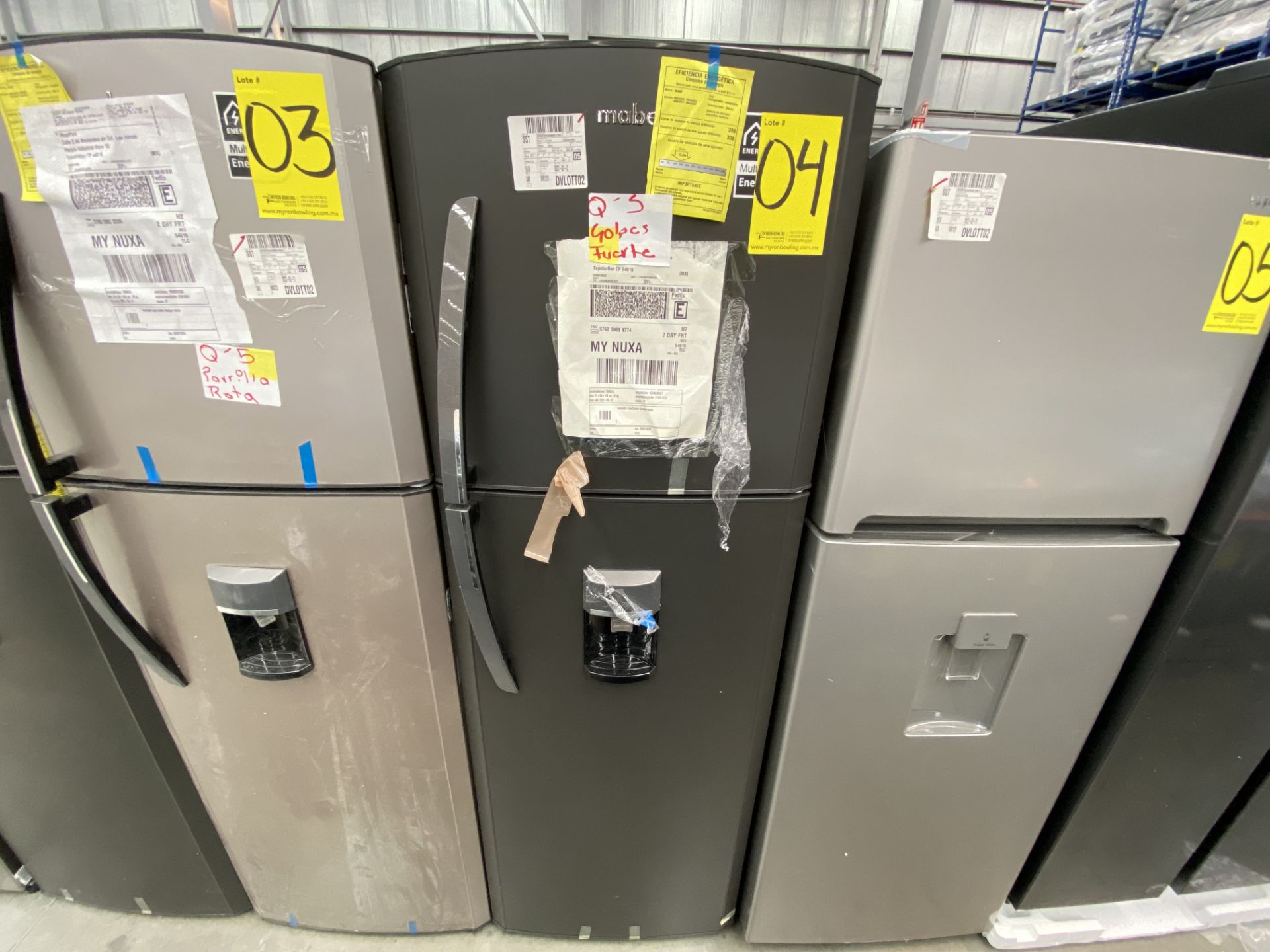 Lote de 1 Refrigerador con dispensador de Agua, Marca Mabe, Modelo RMA300FJMR, Serie 2204B704727, C - Image 4 of 13