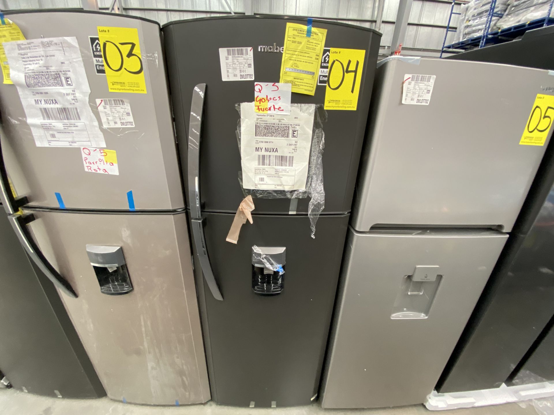 Lote de 1 Refrigerador con dispensador de Agua, Marca Mabe, Modelo RMA300FJMR, Serie 2204B704727, C - Image 3 of 13