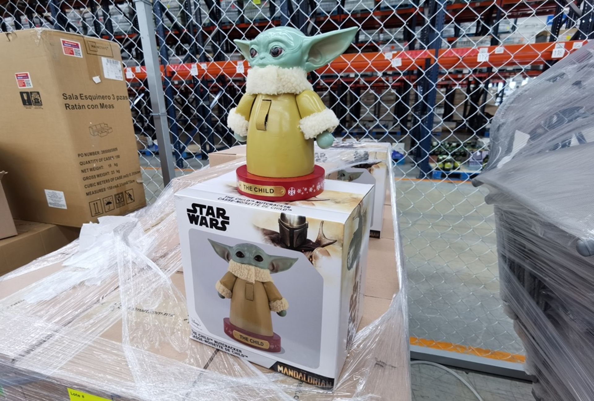 Tarima de 24 Cajas de figura Yoda Star Wars. Puede o no coincidir el contenido con la descripción.