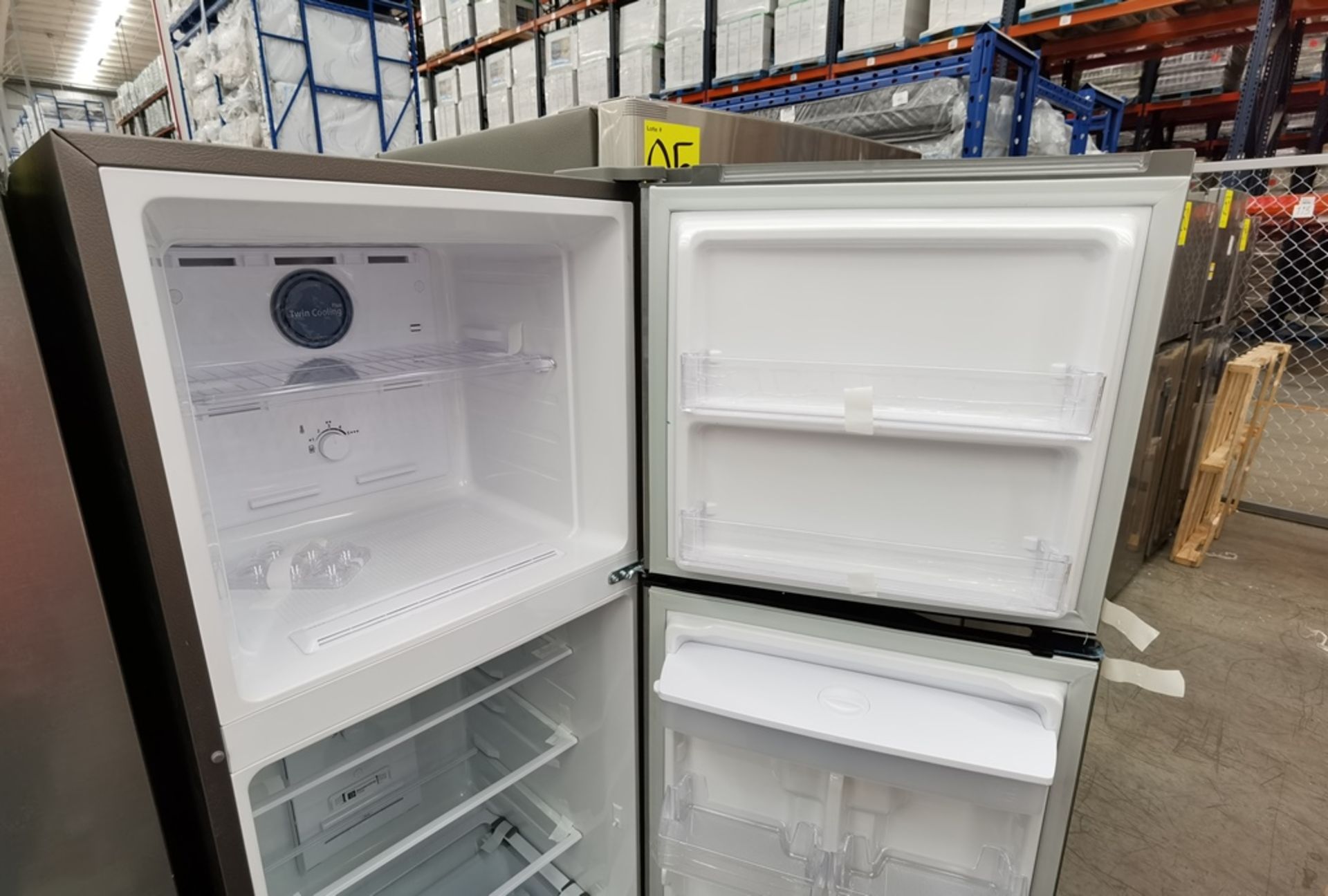 1 Refrigerador con Dispensador de Agua Marca Samsung, Modelo RT29A57105B, Serie 463K, Color Gris, D - Image 8 of 10