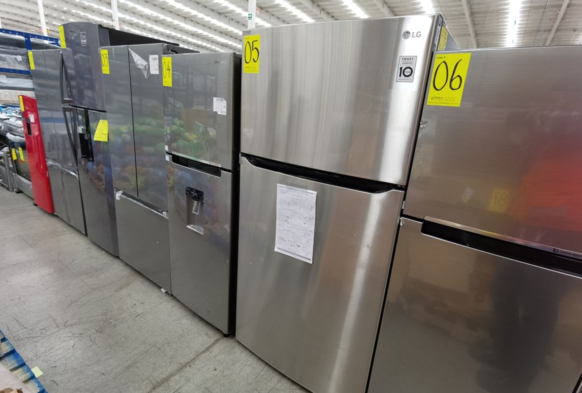 1 Refrigerador Marca LG, Modelo GT24B5, Serie 8556, Color Gris, Daños estéticos, Sin LB. Favor de i