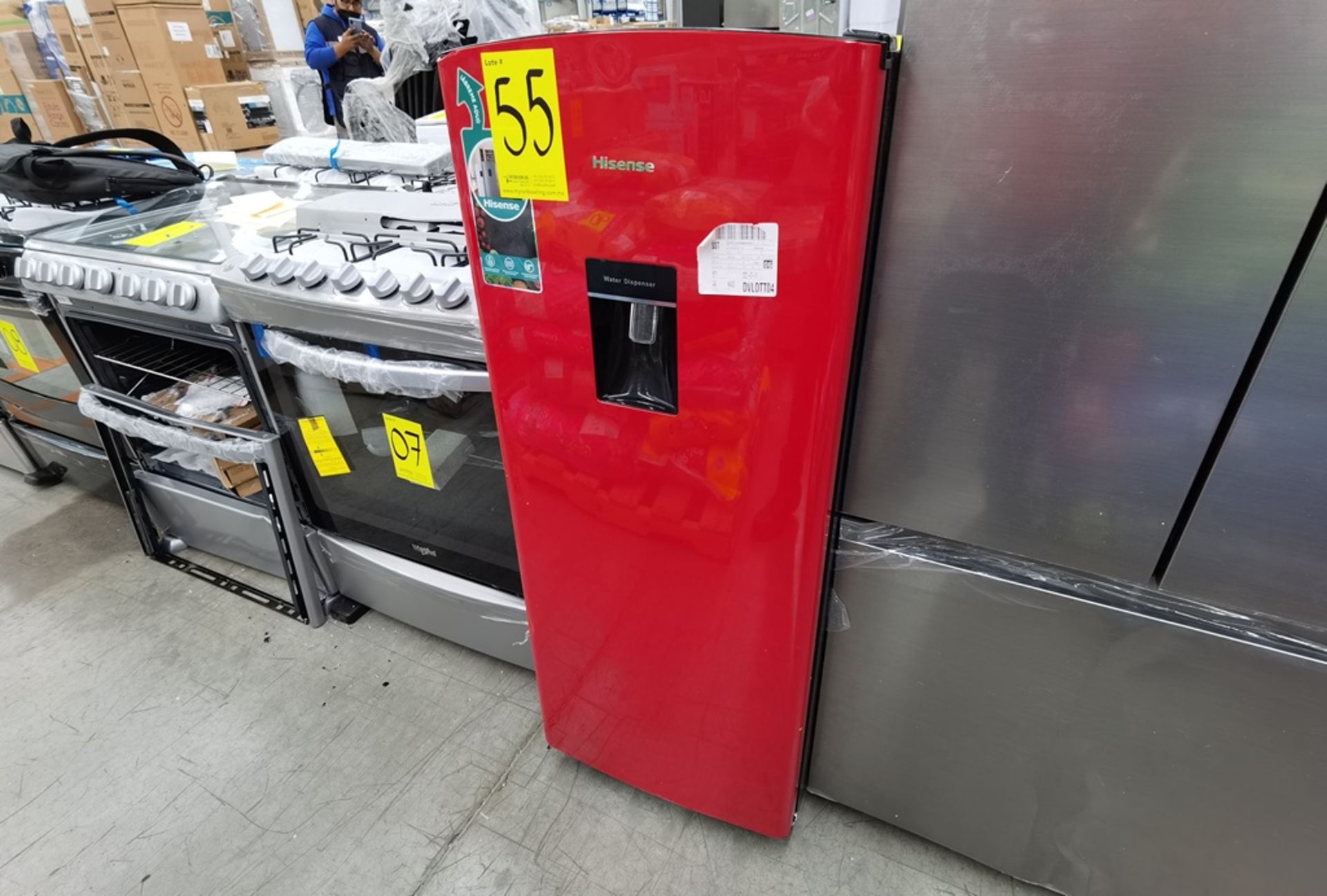 1 Refrigerador con Dispensador de Agua Marca Hisense, Modelo RR63D6WRX, Serie 0568, Color Rojo, Dañ - Image 2 of 9
