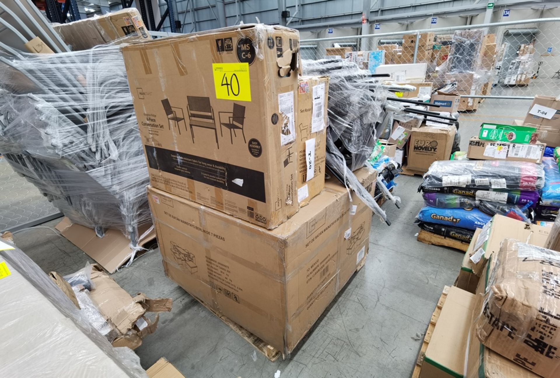 Tarima con 4 Cajas de Muebles, Contiene; 1 Set Ratán Berlín de 7 piezas, 6 sillas de exterior 1 Set