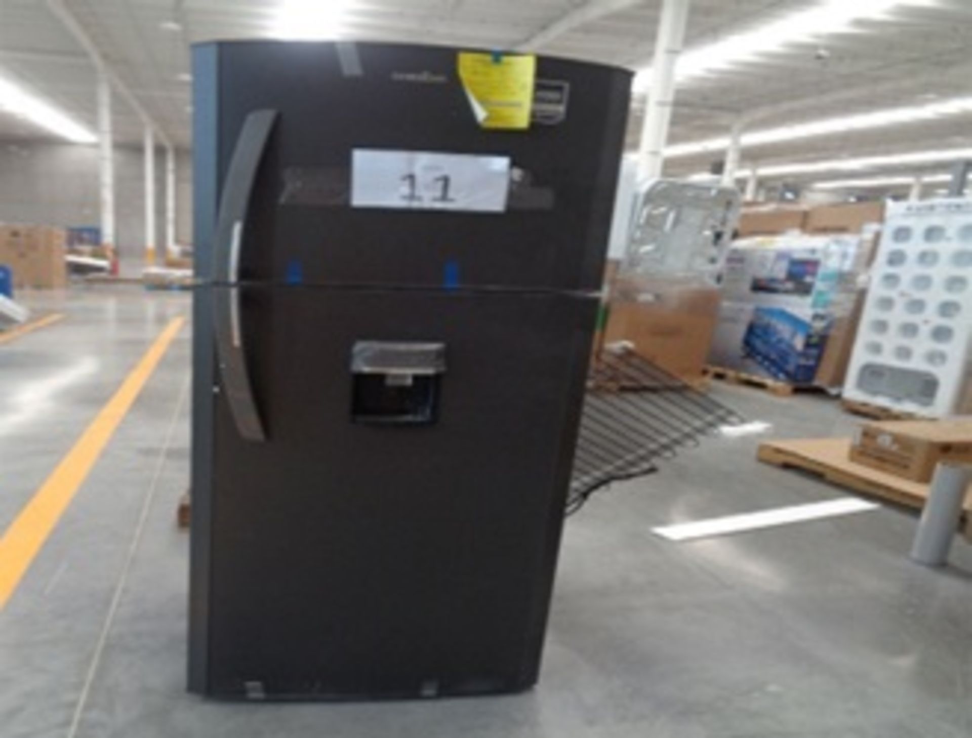 Lote de 2 Refrigeradores (Refrigerador 11 P Negro(No Enfria), Refrigerador Tmf 14 P (Articulo Usado