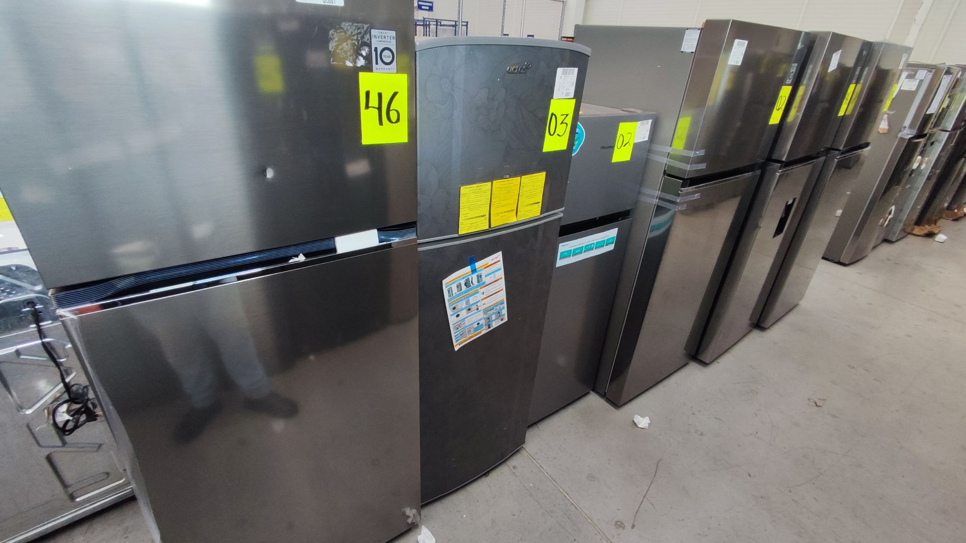 Lote Conformado por 2 Refrigeradores, Contiene; 1 Refrigerador Marca LG, Modelo VT40BP, Serie 11MRW - Image 11 of 22