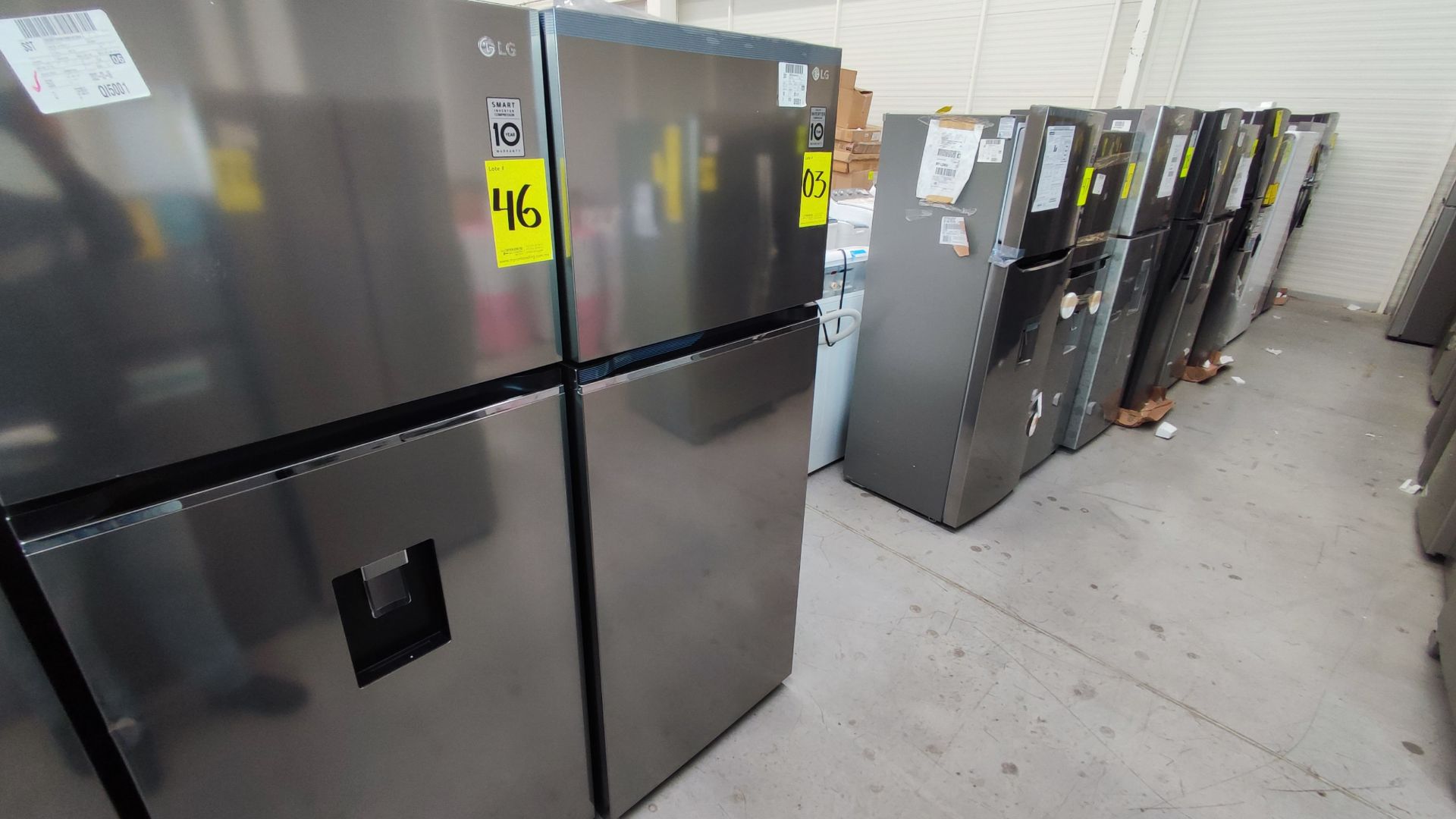 Lote Conformado por 2 Refrigeradores, Contiene; 1 Refrigerador Marca LG, Modelo VT40BP, Serie 11MRW - Image 6 of 22