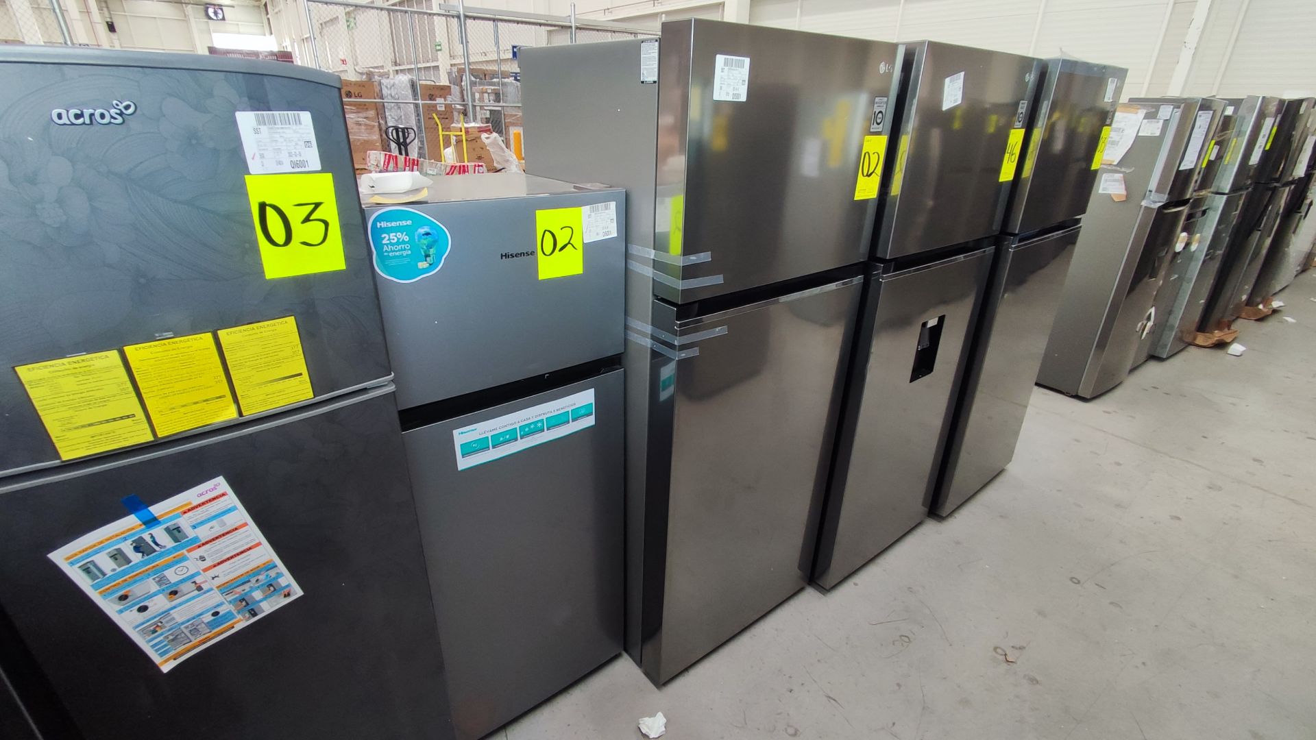 Lote Conformado por 2 Refrigeradores, Contiene; 1 Refrigerador Marca LG, Modelo VT40BP, Serie 11MRT - Image 6 of 15