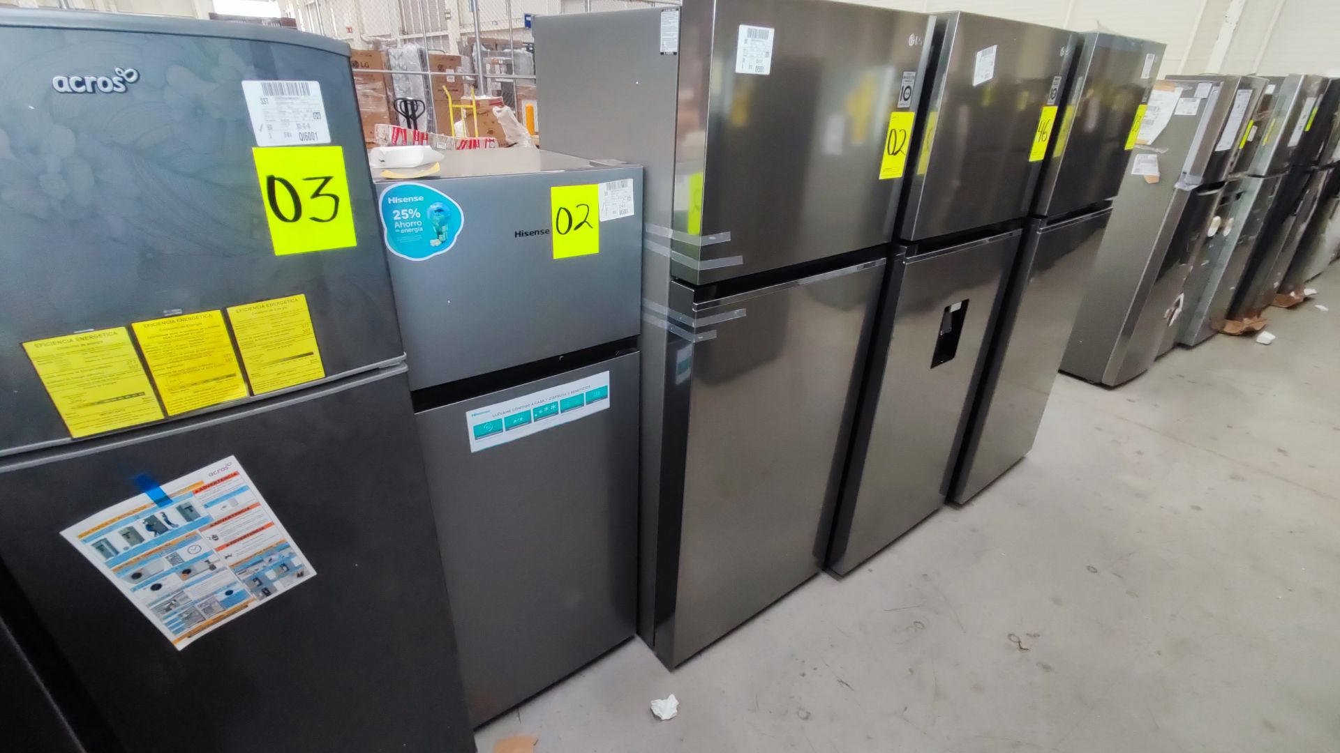 Lote Conformado por 2 Refrigeradores, Contiene; 1 Refrigerador Marca LG, Modelo VT40BP, Serie 11MRT - Image 7 of 15