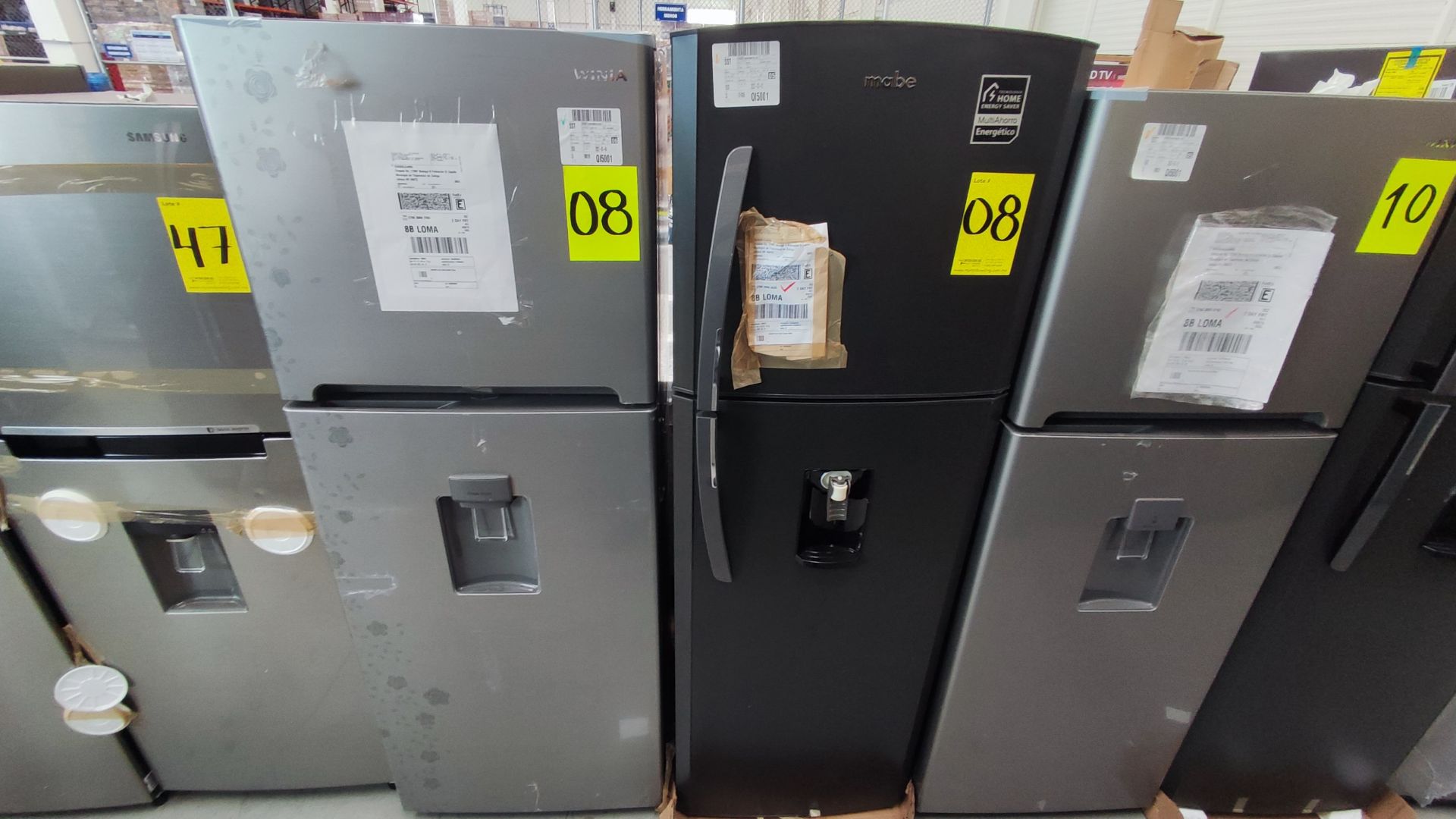 Lote Conformado por 2 Refrigeradores, Contiene; 1 Refrigerador con Dispensador de Agua Marca Mabe, - Image 3 of 15