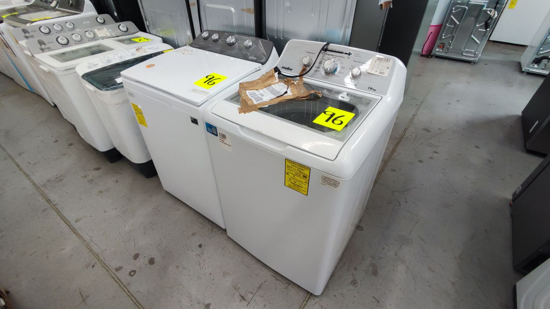 Lote conformado por 2 Lavadoras, Contiene; 1 Lavadora de 20 kg, Marca Whirlpool, Modelo 8MWTW2024JM - Image 2 of 9