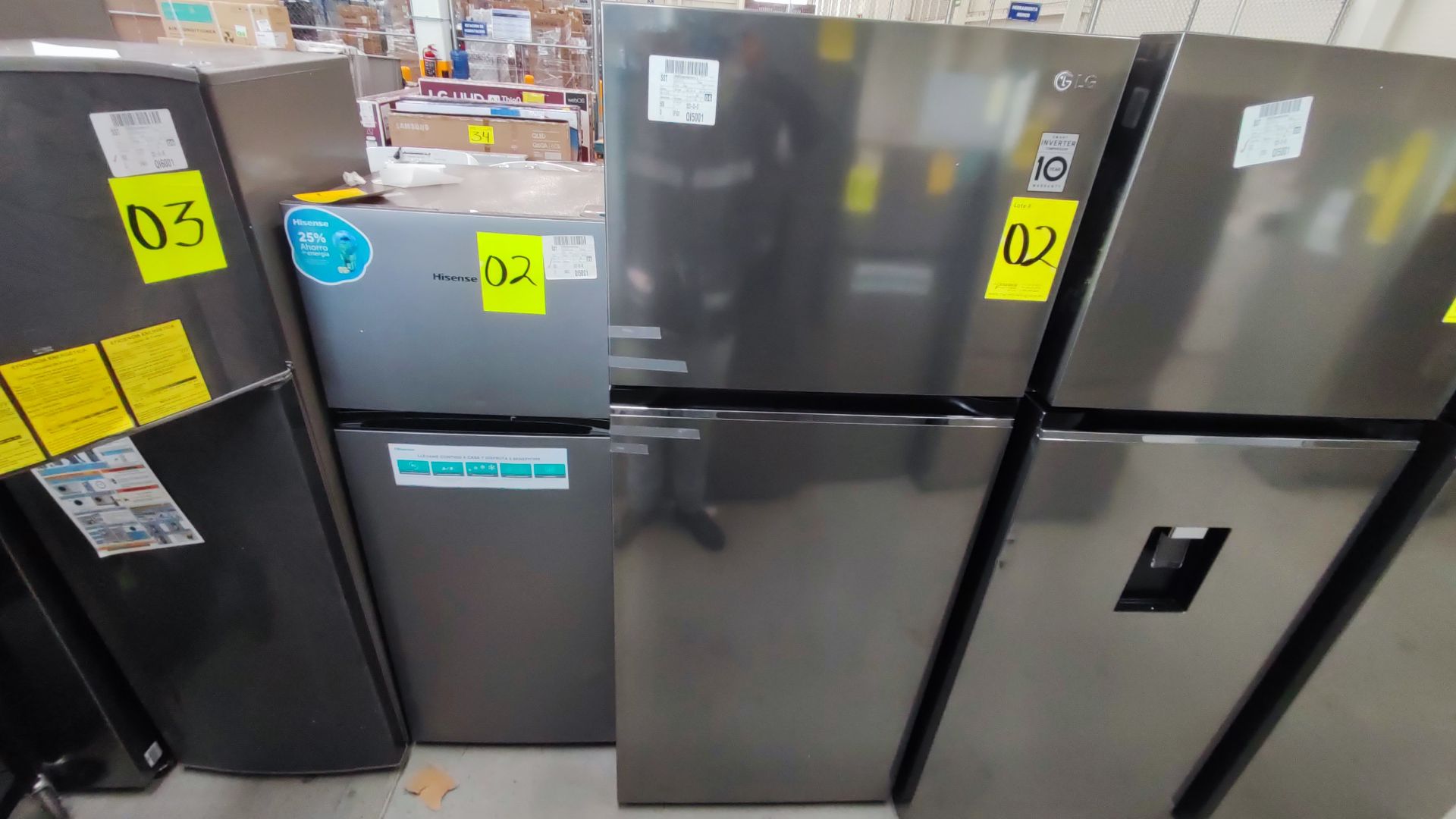 Lote Conformado por 2 Refrigeradores, Contiene; 1 Refrigerador Marca LG, Modelo VT40BP, Serie 11MRT - Image 3 of 15