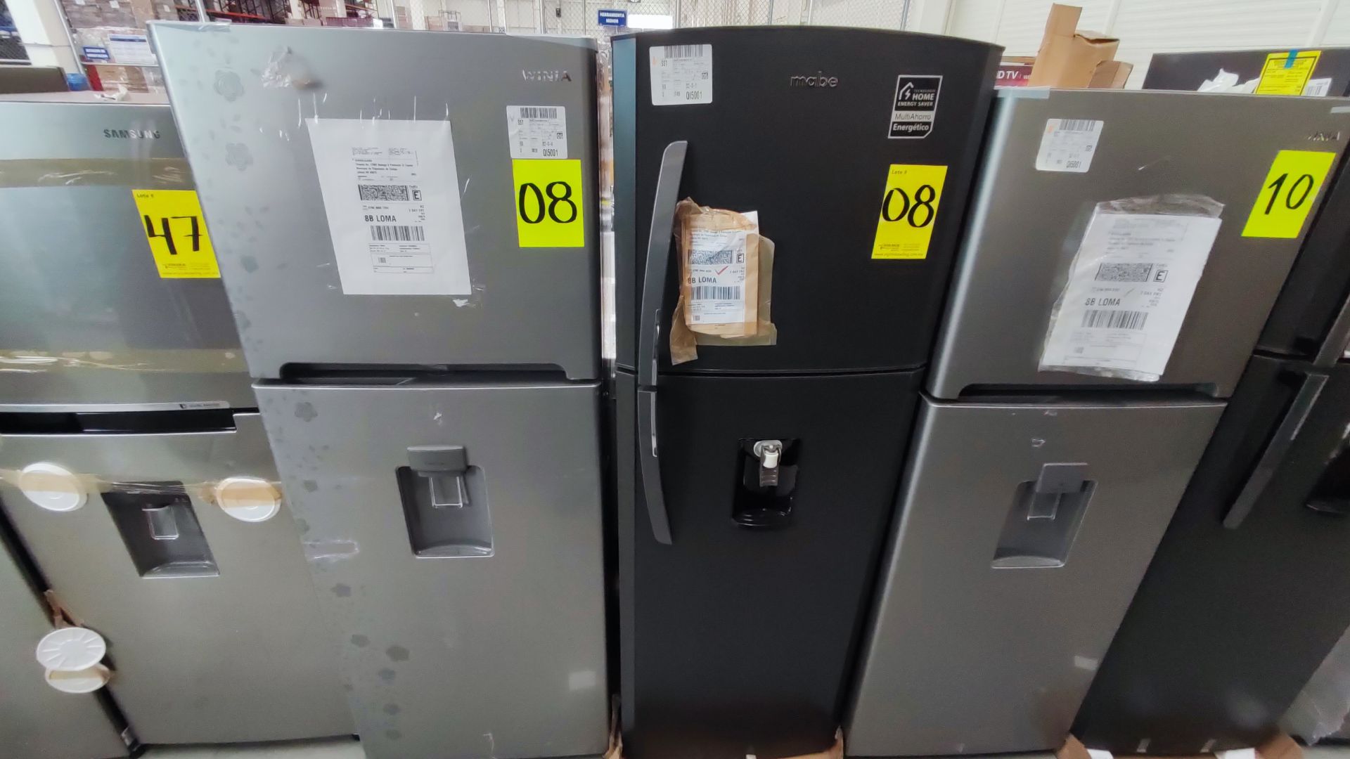 Lote Conformado por 2 Refrigeradores, Contiene; 1 Refrigerador con Dispensador de Agua Marca Mabe, - Image 4 of 15