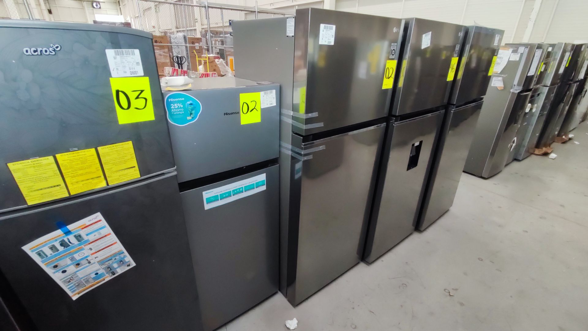 Lote Conformado por 2 Refrigeradores, Contiene; 1 Refrigerador Marca LG, Modelo VT40BP, Serie 11MRT - Image 5 of 15