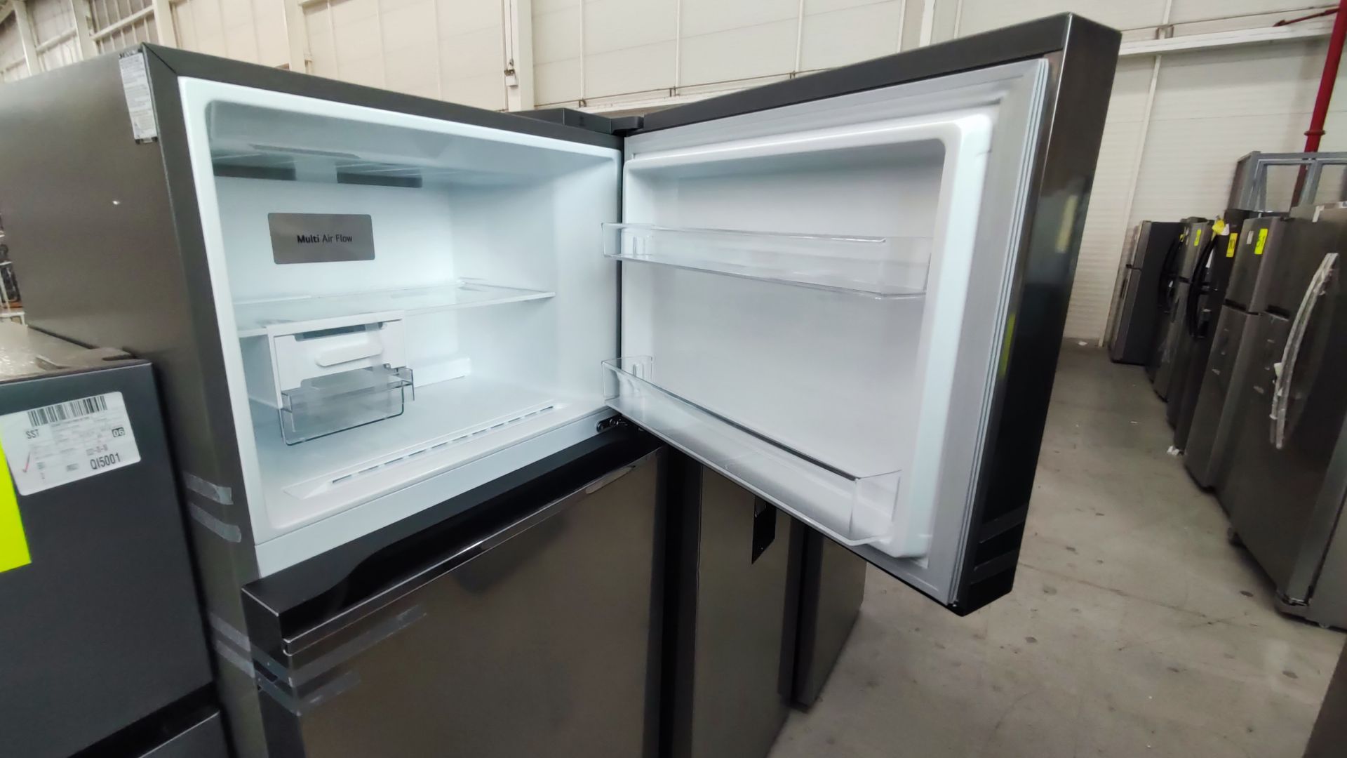 Lote Conformado por 2 Refrigeradores, Contiene; 1 Refrigerador Marca LG, Modelo VT40BP, Serie 11MRT - Image 10 of 15