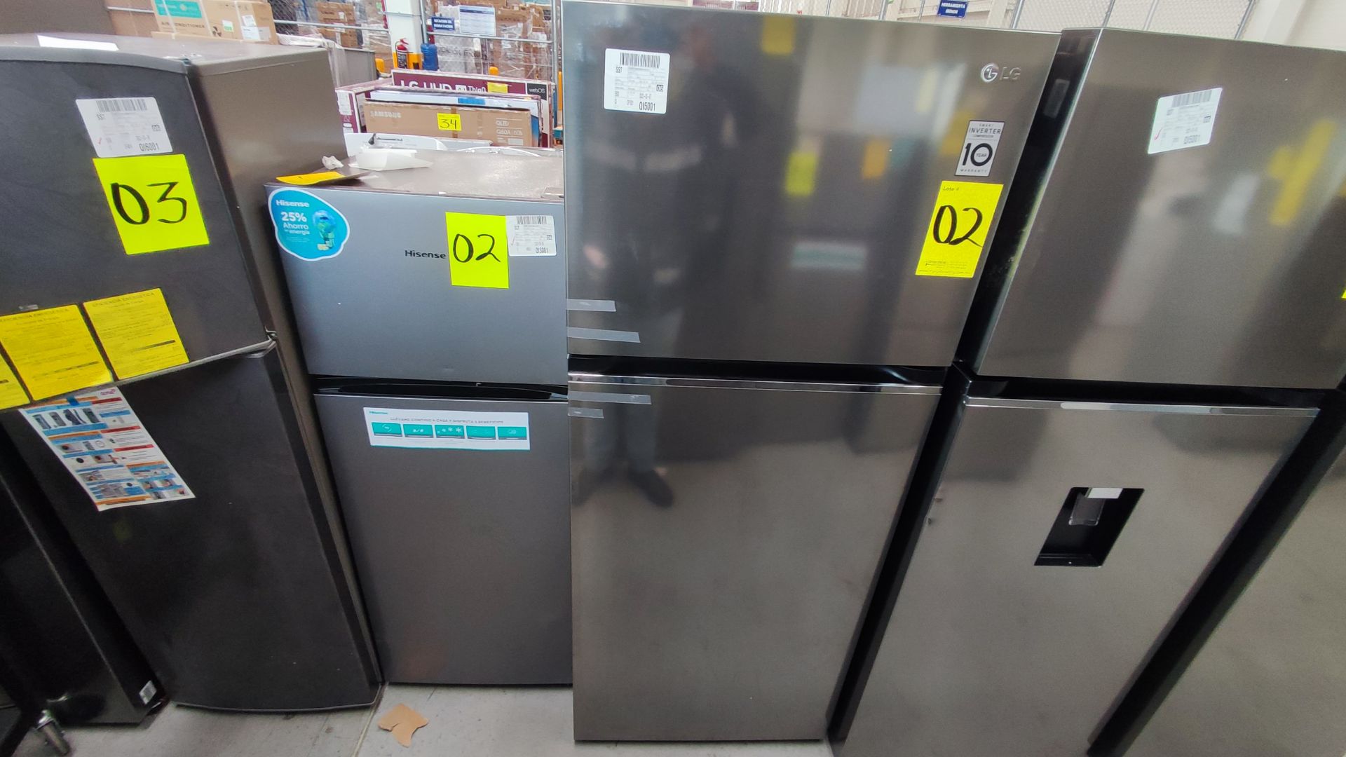 Lote Conformado por 2 Refrigeradores, Contiene; 1 Refrigerador Marca LG, Modelo VT40BP, Serie 11MRT - Image 4 of 15