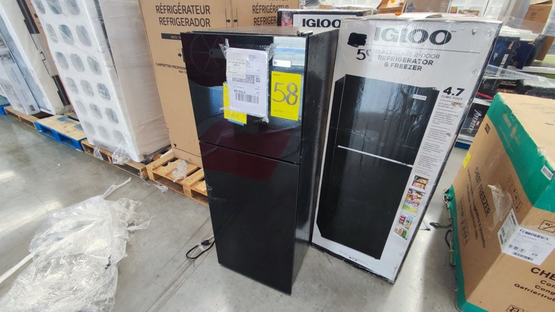 Lote Conformado por 2 Refrigeradores, Contiene; 1 Refrigerador Marca Igloo, Modelo IRF47DDGLSBK, Se - Image 4 of 21