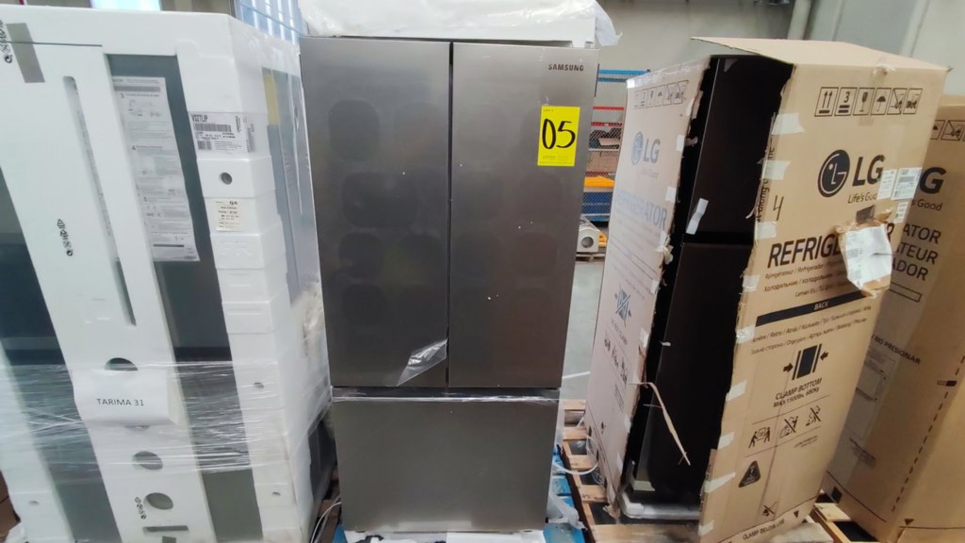 1 Refrigerador Marca Samsung, Modelo RT22A411059EM, Serie 0BAL4BB200280, Color Gris