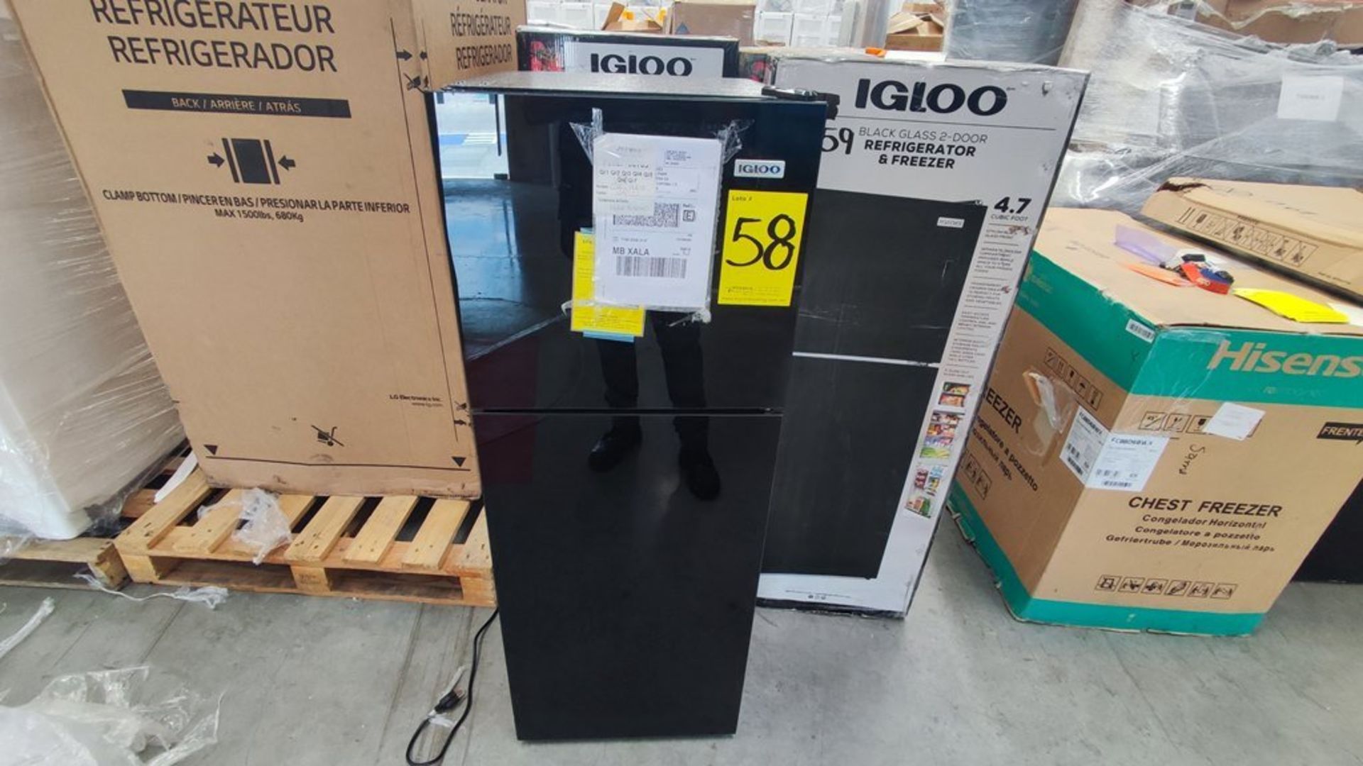 Lote Conformado por 2 Refrigeradores, Contiene; 1 Refrigerador Marca Igloo, Modelo IRF47DDGLSBK, Se - Image 2 of 21