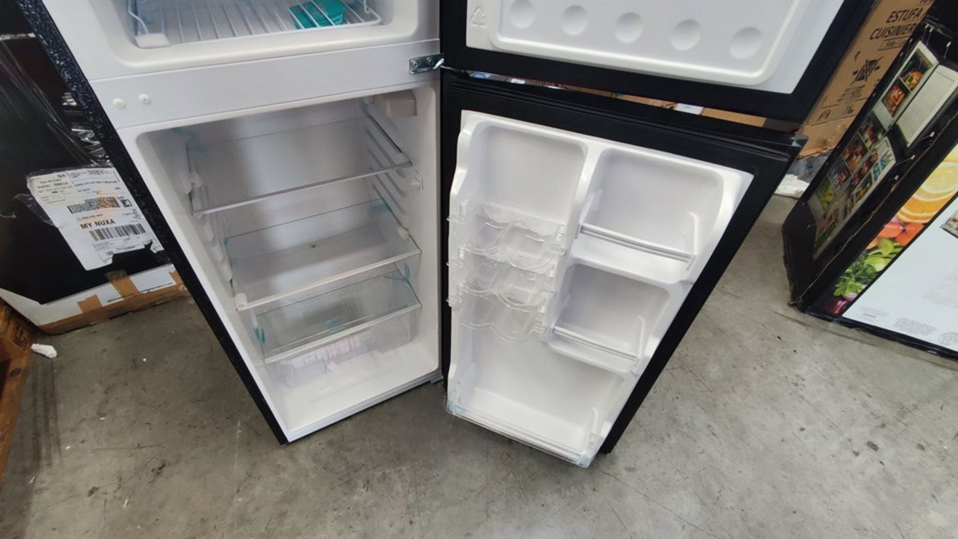 Lote Conformado por 2 Refrigeradores, Contiene; 1 Refrigerador Marca Igloo, Modelo IRF47DDGLSBK, Se - Image 9 of 22