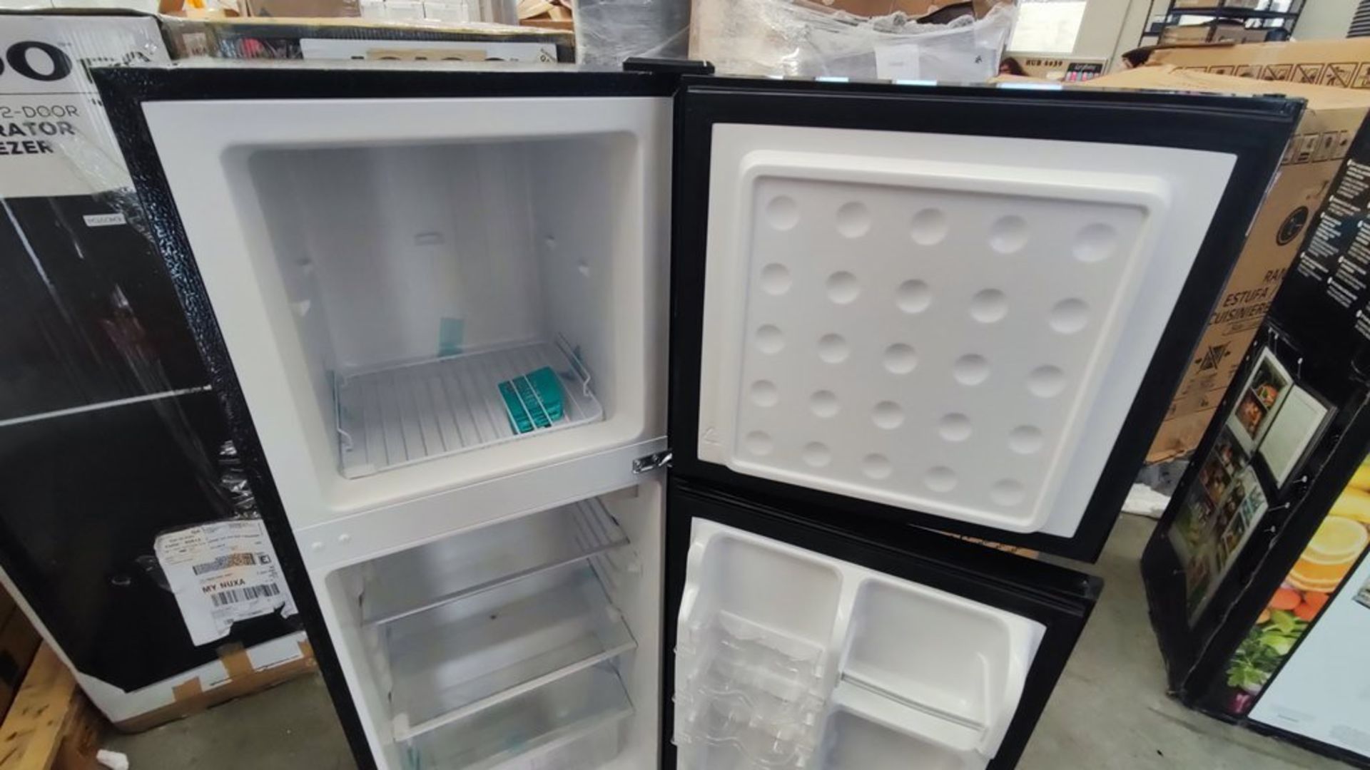 Lote Conformado por 2 Refrigeradores, Contiene; 1 Refrigerador Marca Igloo, Modelo IRF47DDGLSBK, Se - Image 8 of 22