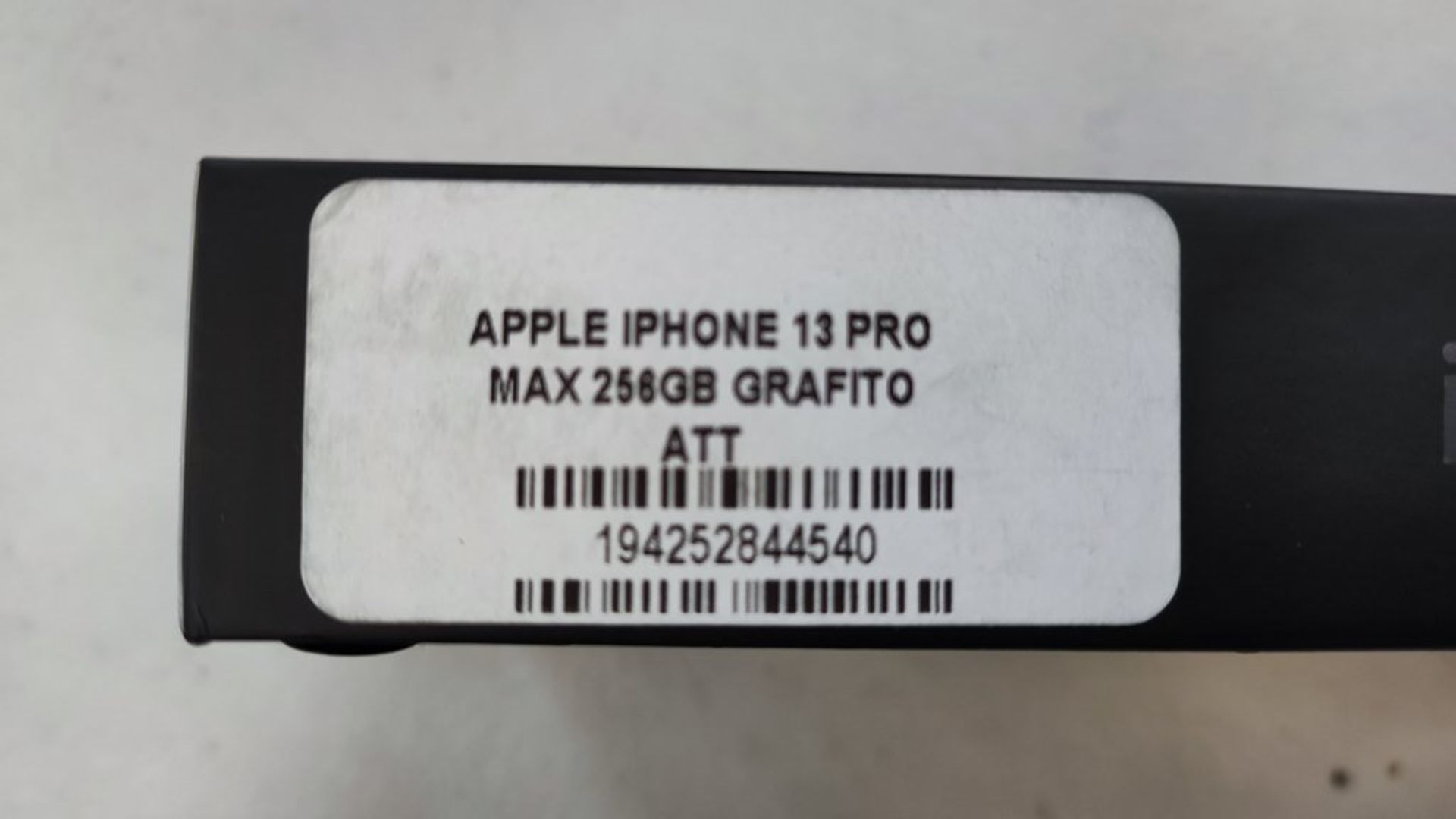 1 Teléfono Celular Marca Apple IPhone 13 Color Negro y Audífonos inalámbricos color blanco - Image 5 of 9