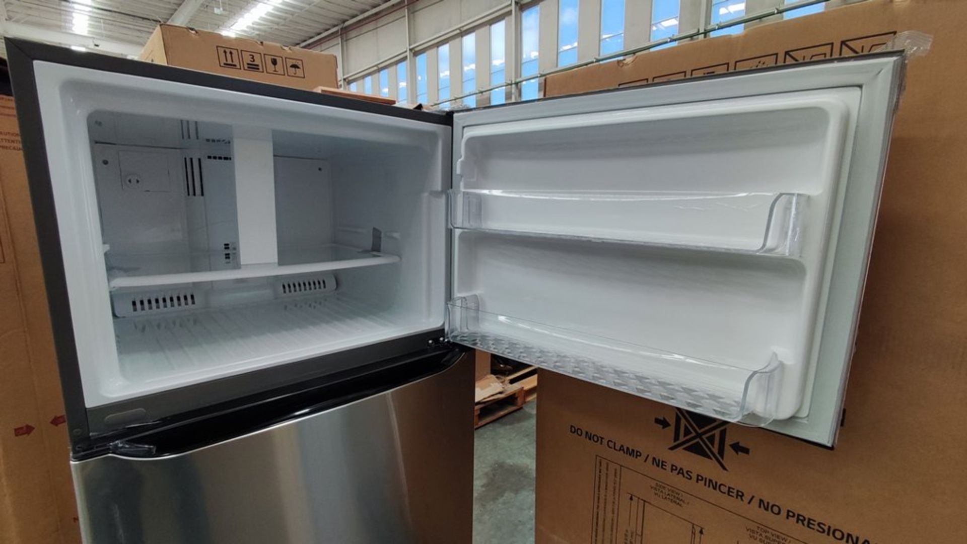 1 Refrigerador Marca LG, Modelo LT57BPSX, Serie 111MRVY3TY614, Color Gris, Favor de inspeccionar. ( - Image 7 of 11