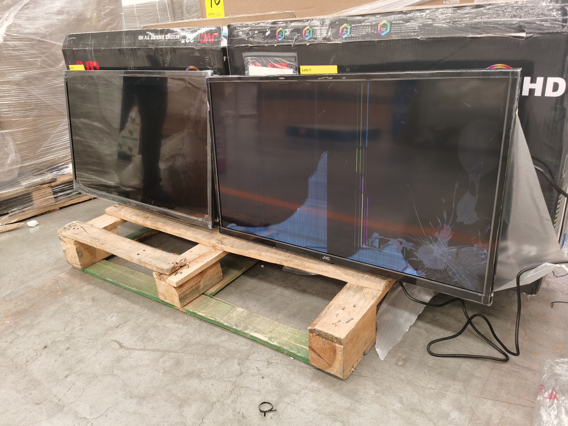 Lote de 2 Pantallas contiene: 1 Pantalla de 32" Marca JVC Smart Tv Modelo SI32HS, 1 Pantalla de 32" - Image 3 of 10