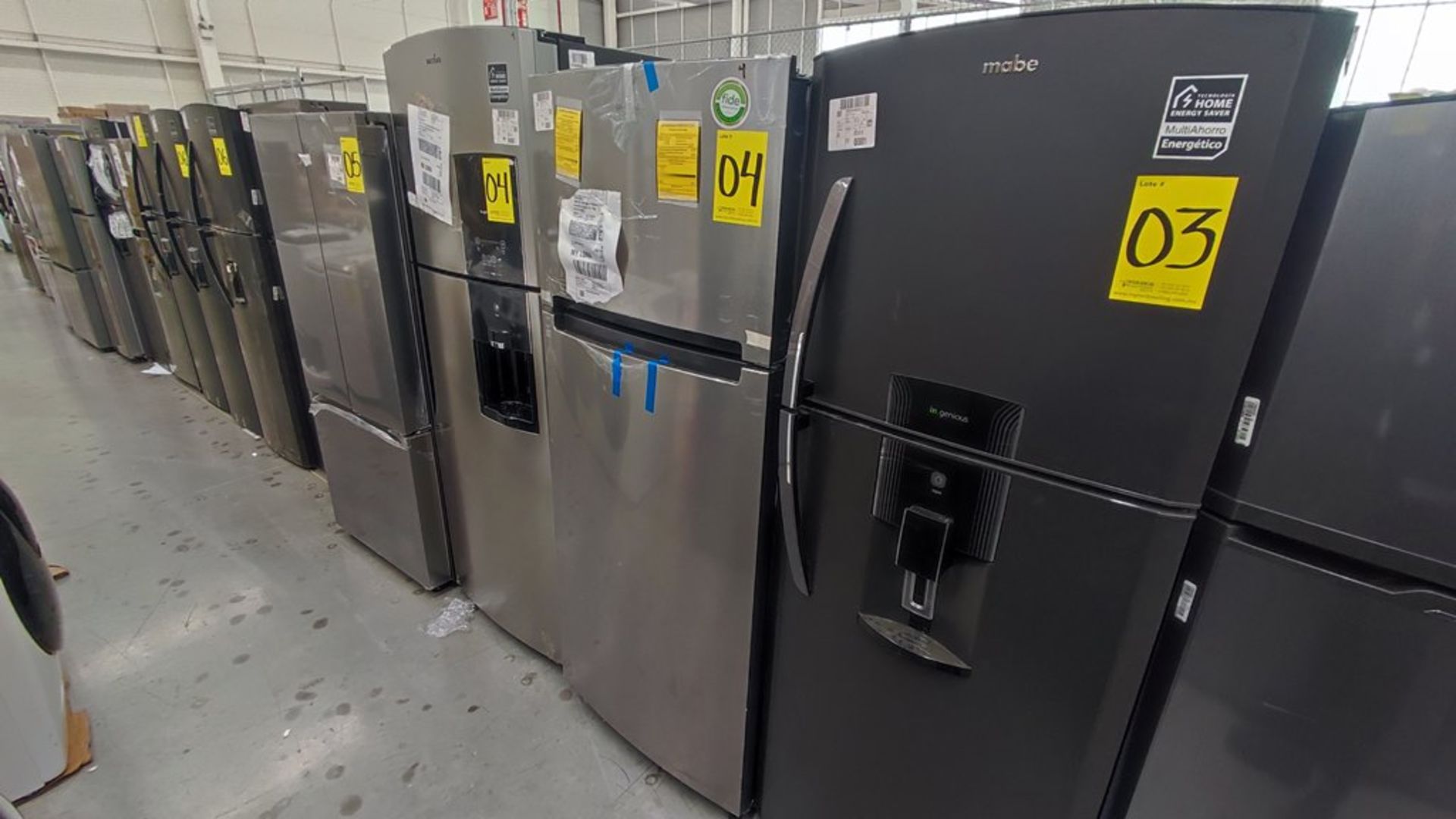 Lote de 2 Refrigeradores contiene: 1 Refrigerador Marca Whirlpool, Modelo WT1818A01, No de Serie VS - Image 6 of 15