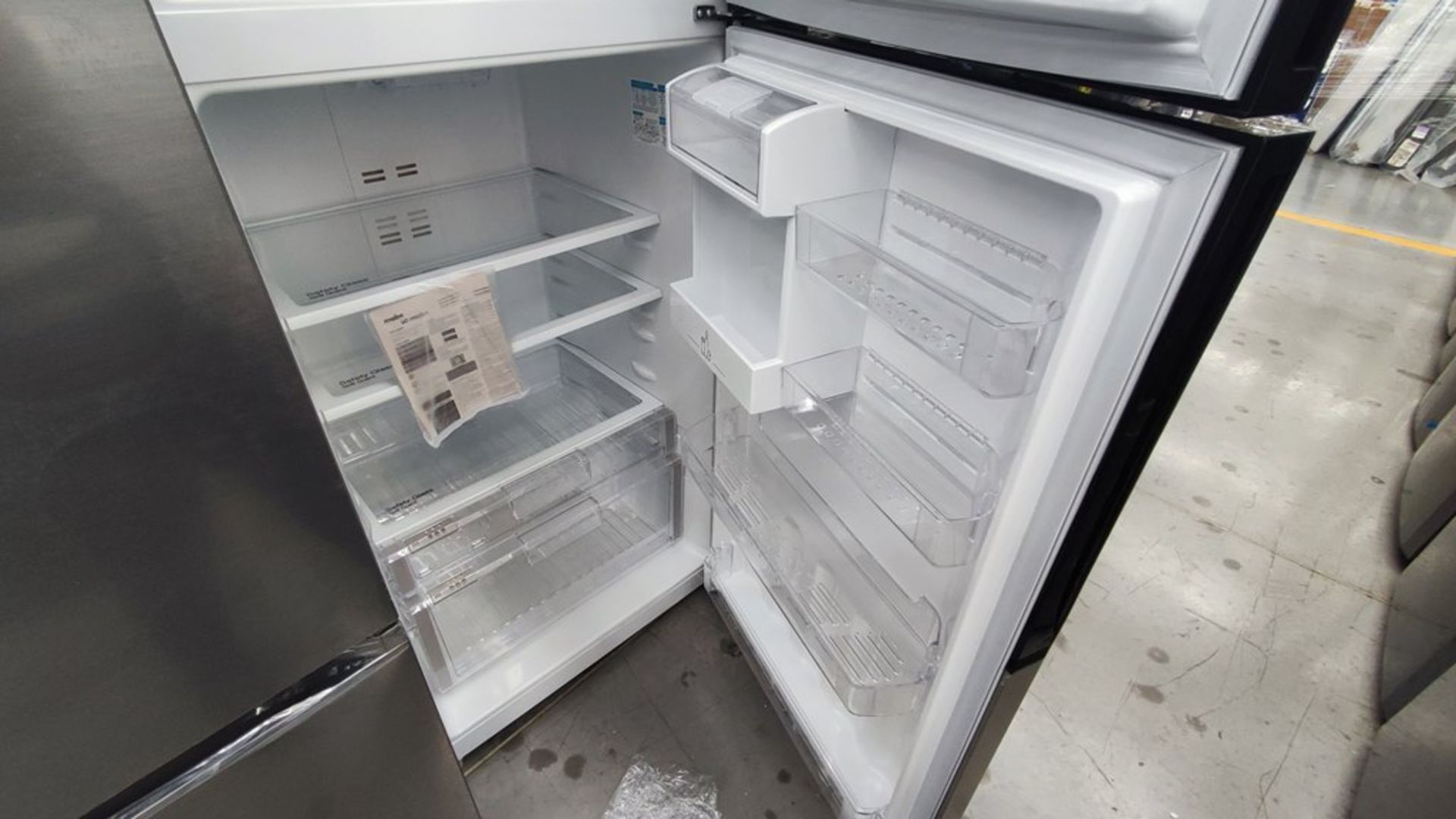 Lote de 2 Refrigeradores contiene: 1 Refrigerador Marca Whirlpool, Modelo WT1818A01, No de Serie VS - Image 13 of 15